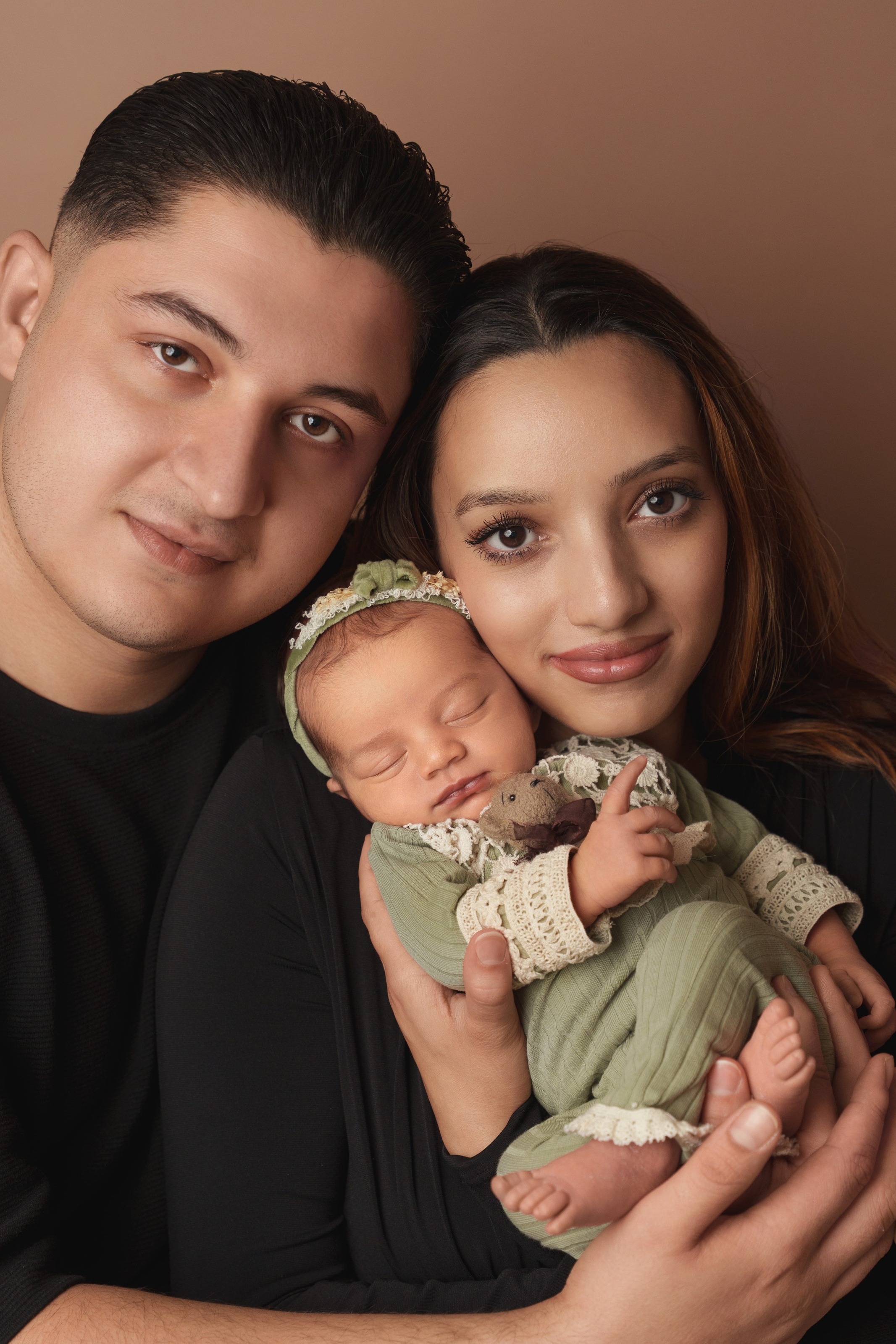 Anna, Fotografin aus Wien, Österreich. Ich fotografiere in folgenden Genres: Babybauch-, Familien-, Mode- und Weihnachtsfotografie