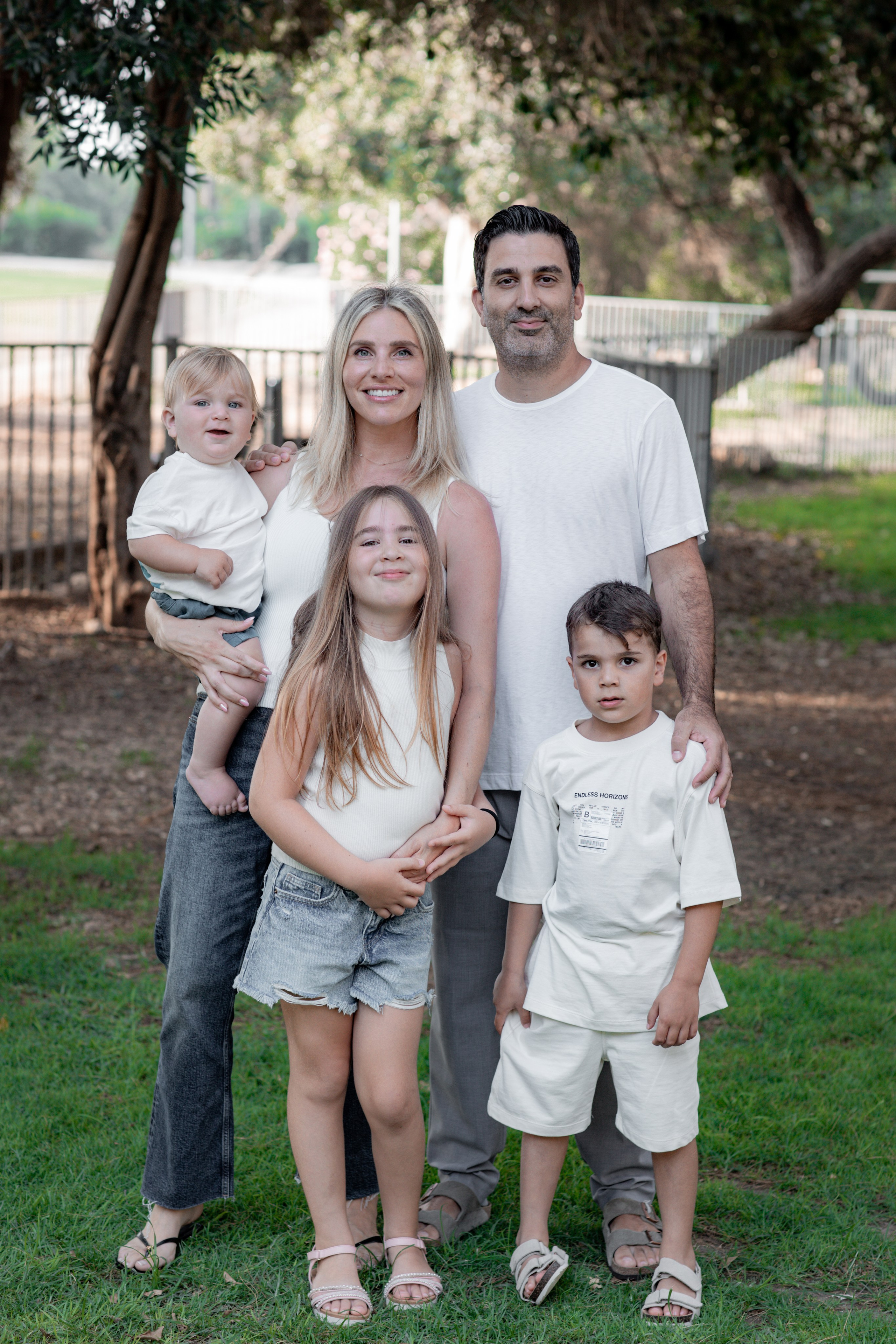 Family photo. Noam Paradise Photographer