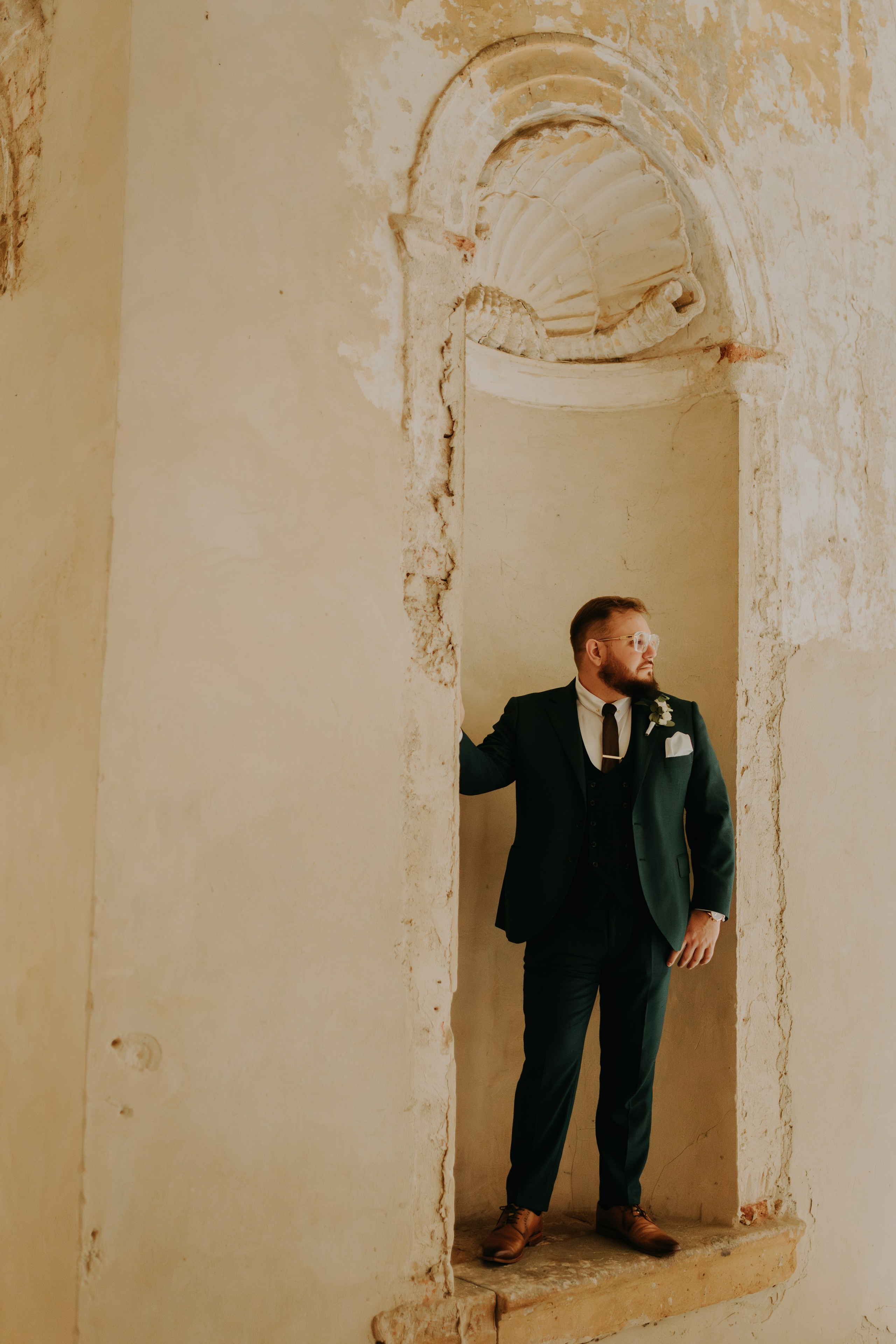 Klasztor Cystersów w Lubiążu: Plener ślubny Oli i Rafała. Fotograf ślubny Śląsk – reportaż ślubny | KarkowskaFoto