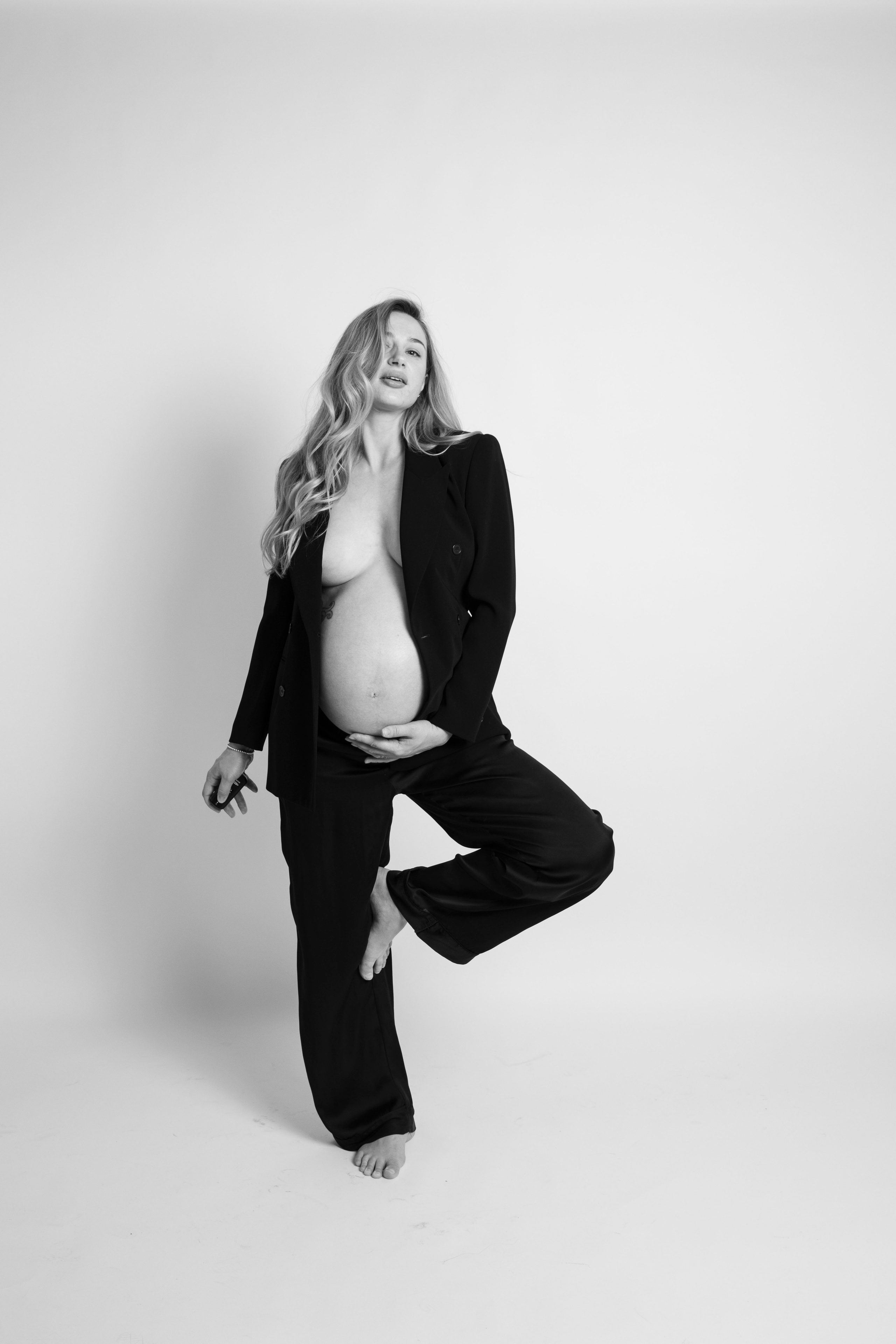 Белый фон. SHOOT IT YOURSELF — SELF PORTRAIT STUDIO IN CHICAGO