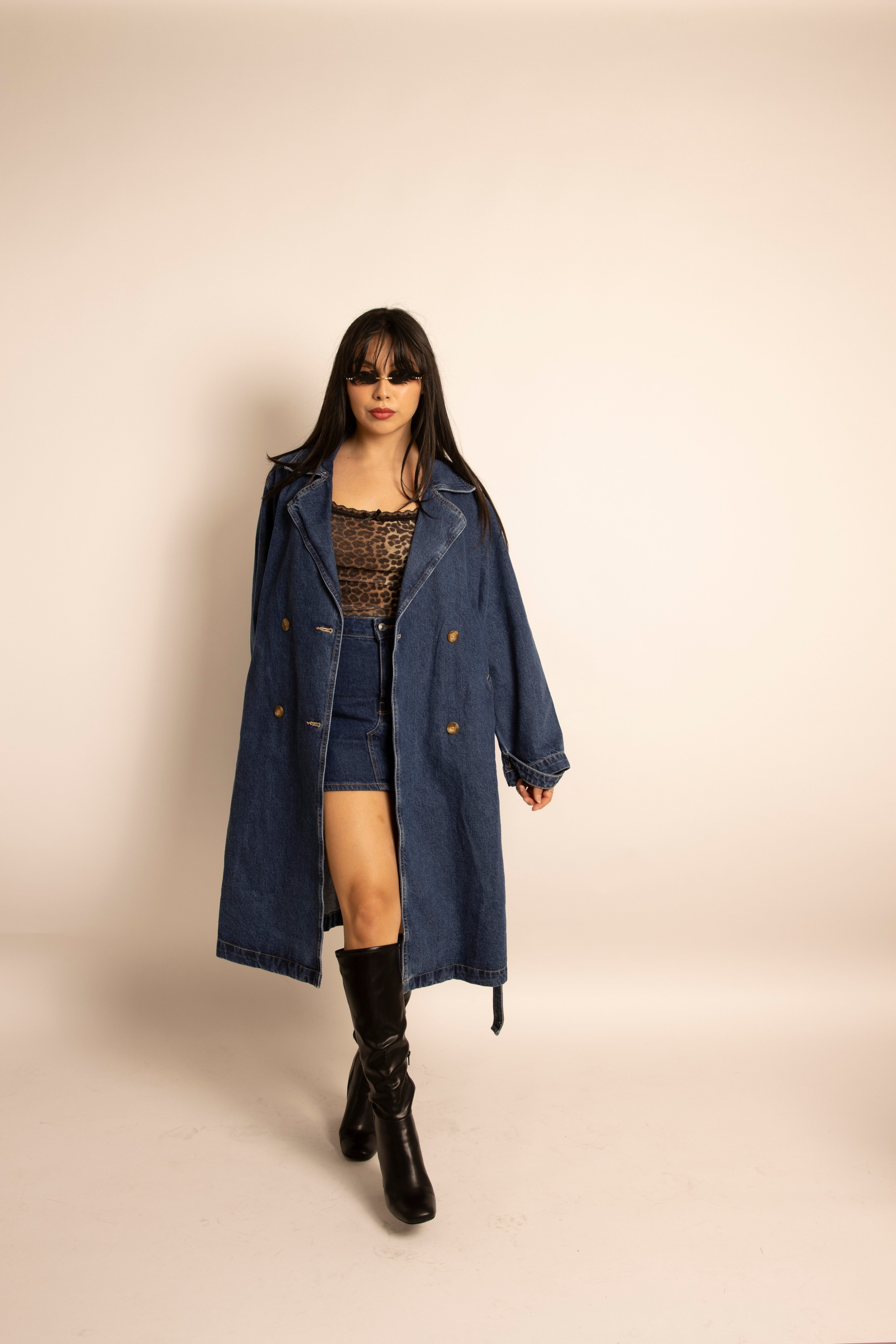 Белый фон. SHOOT IT YOURSELF — SELF PORTRAIT STUDIO IN CHICAGO