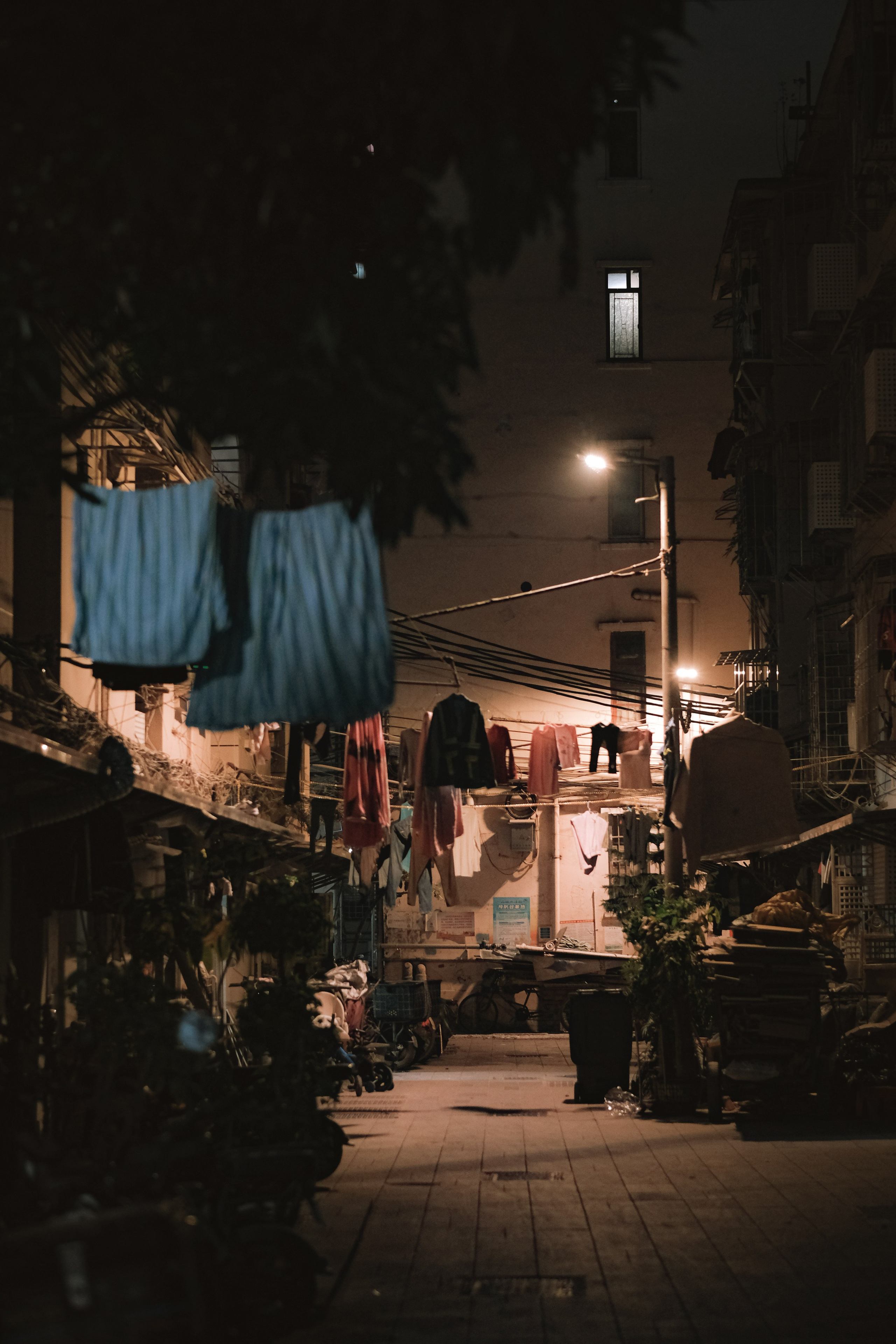 Caihong Bridge Station (彩虹桥站) Line 11 and 8 | Street Photography, China