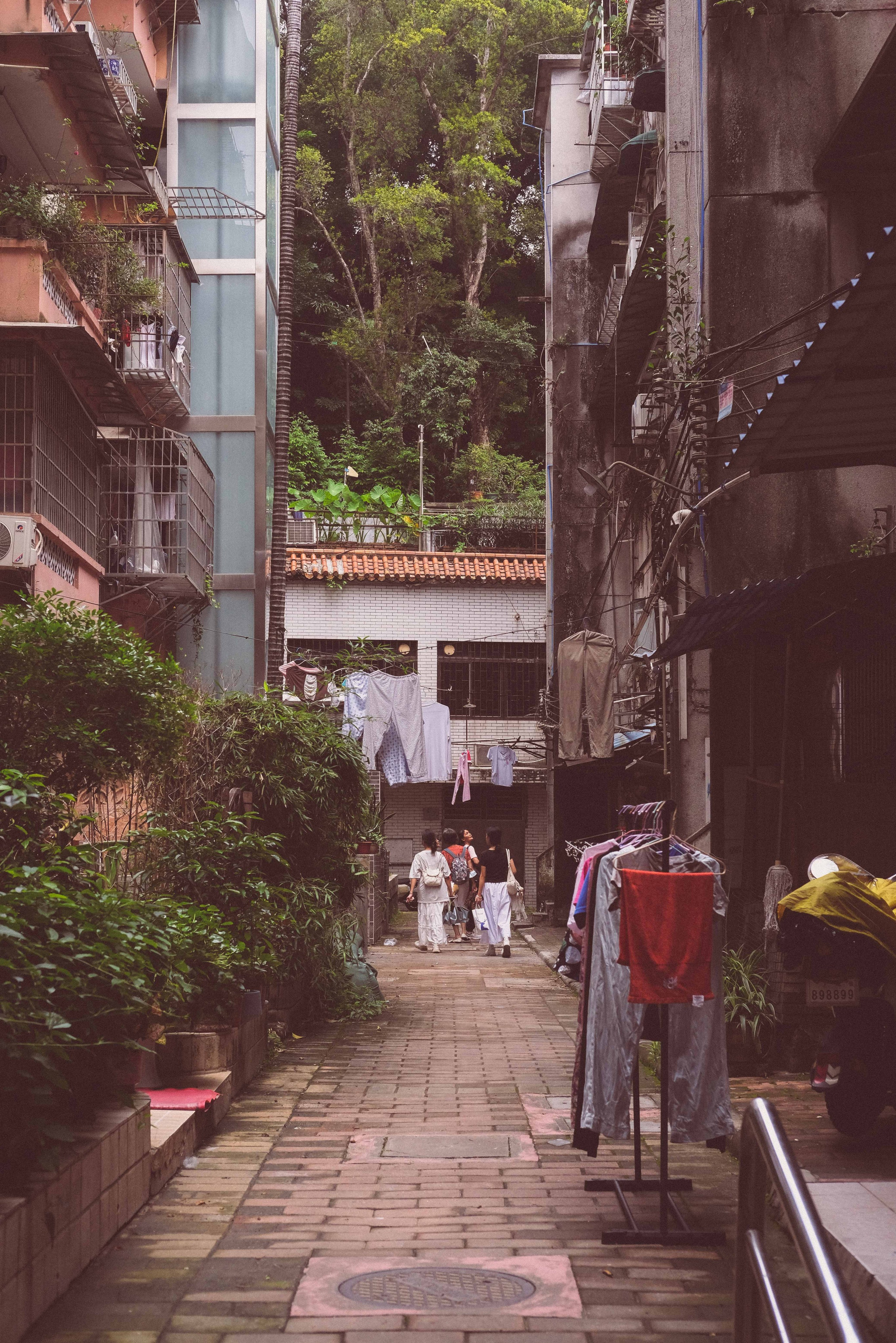Yue Xiu Qu Street Photography in Guangzhou City | 广州市. 中国街头摄影 | The Streets of China Through My Eyes | 深圳