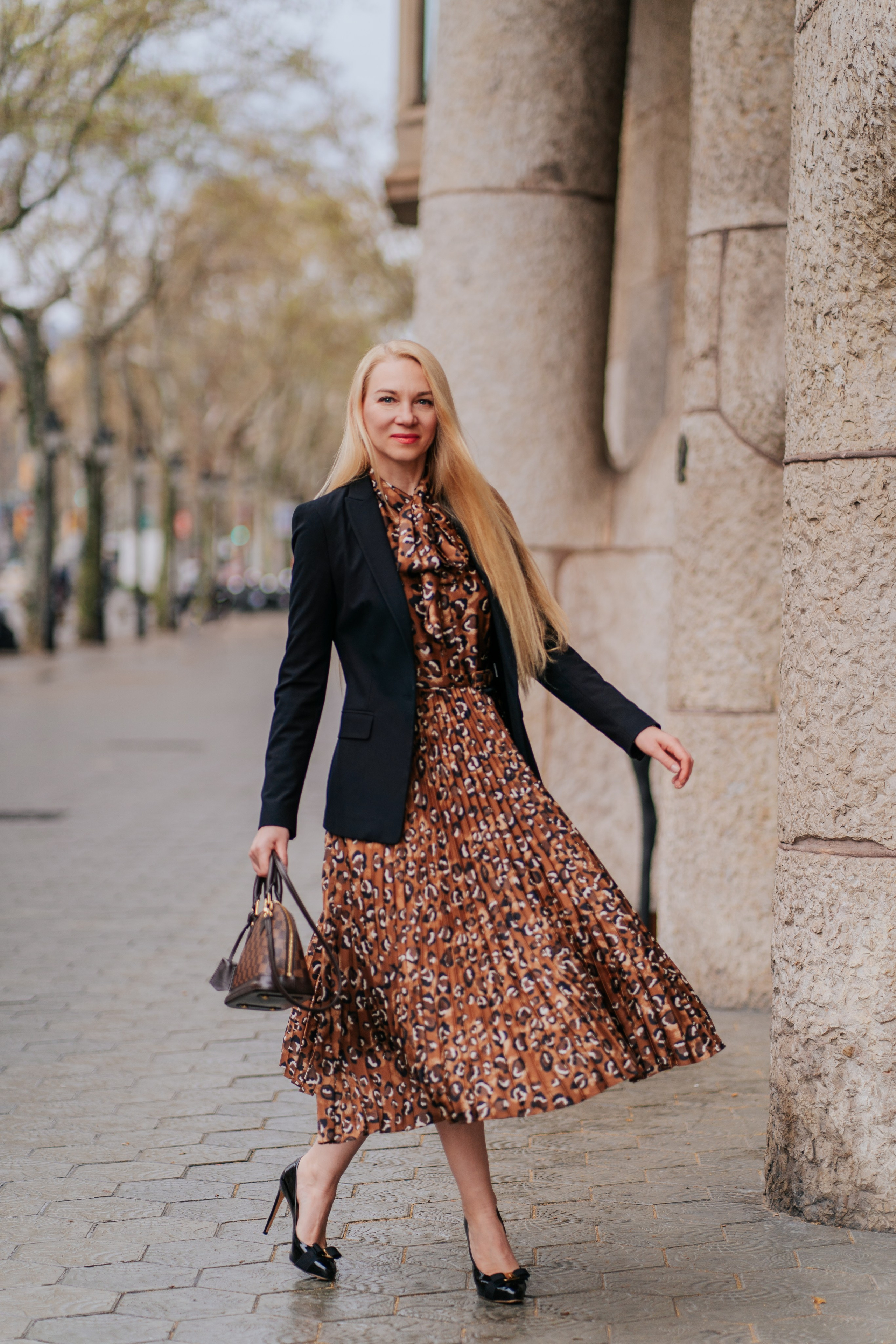 Autumn Outfit Ideas for Photoshoot in Barcelona. DiaFoto — Wow Photographer in Barcelona | Premium Barcelona Photoshoot Experience