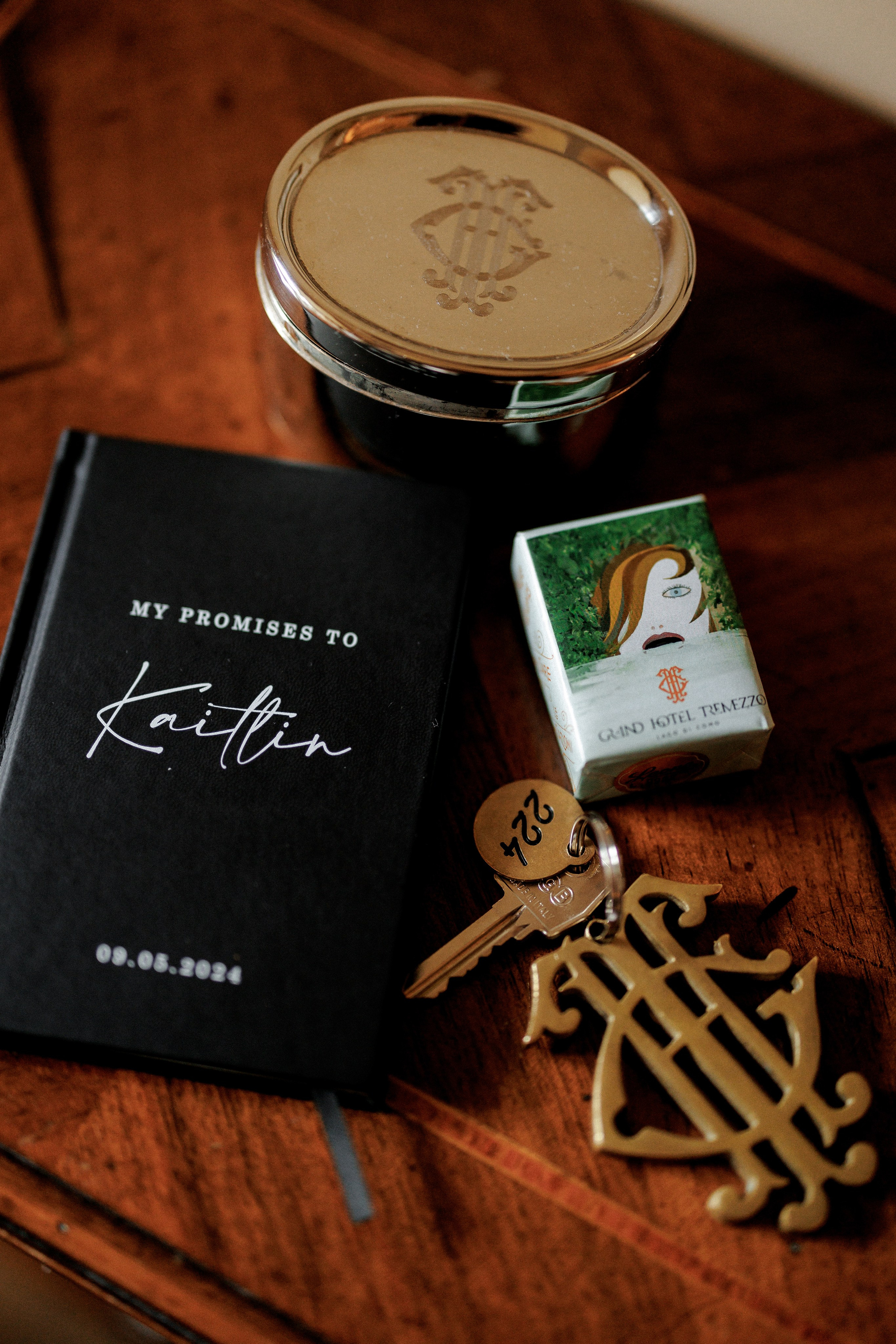 A Rainy September Wedding at Lake Como. Wedding and Family Photographer Switzerland and Italy. Valeria Diaz