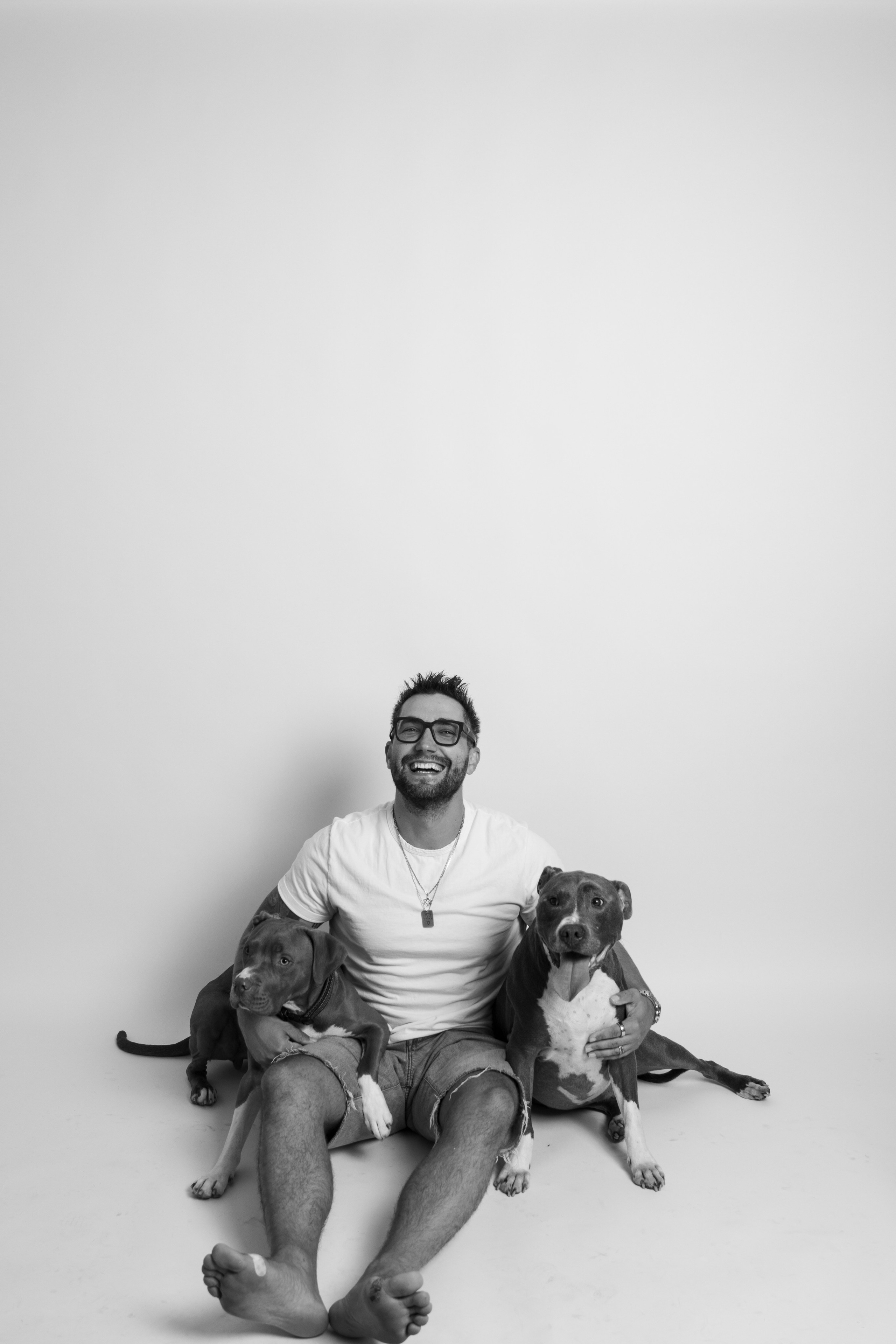 Белый фон. SHOOT IT YOURSELF — SELF PORTRAIT STUDIO IN CHICAGO