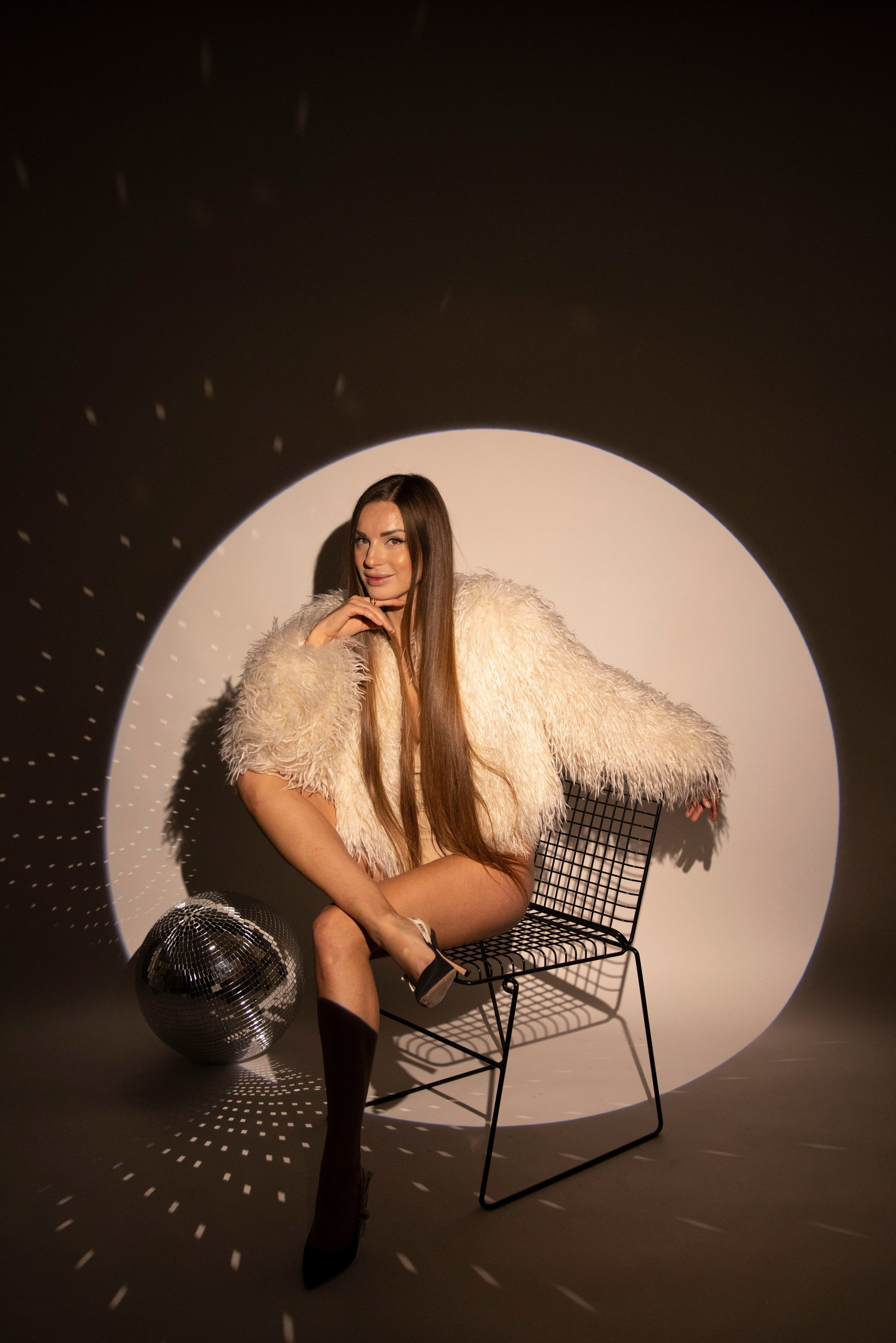 BACKGROUND COLORS. SHOOT IT YOURSELF — SELF PORTRAIT STUDIO IN CHICAGO