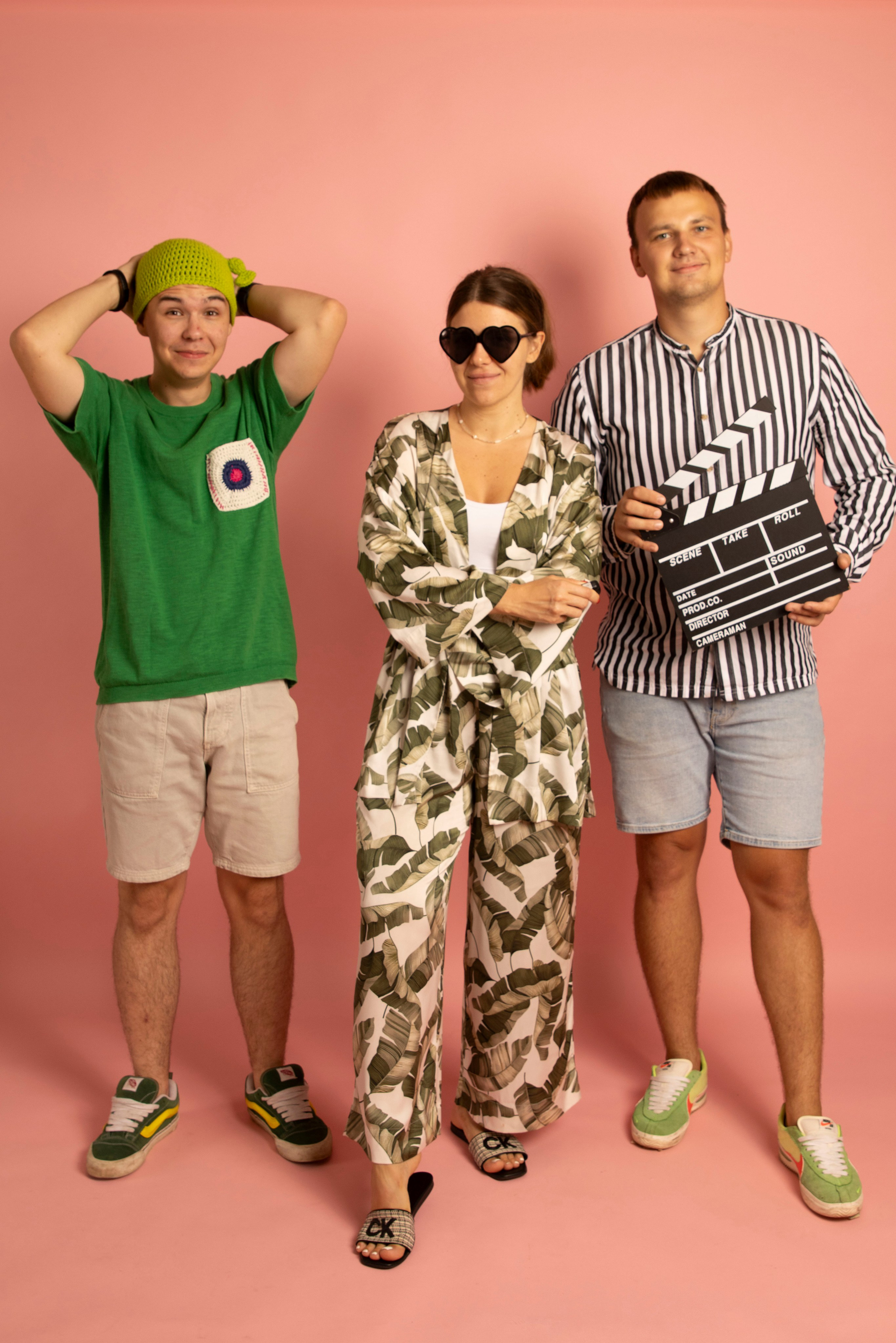 Розовый фон. SHOOT IT YOURSELF — SELF PORTRAIT STUDIO IN CHICAGO