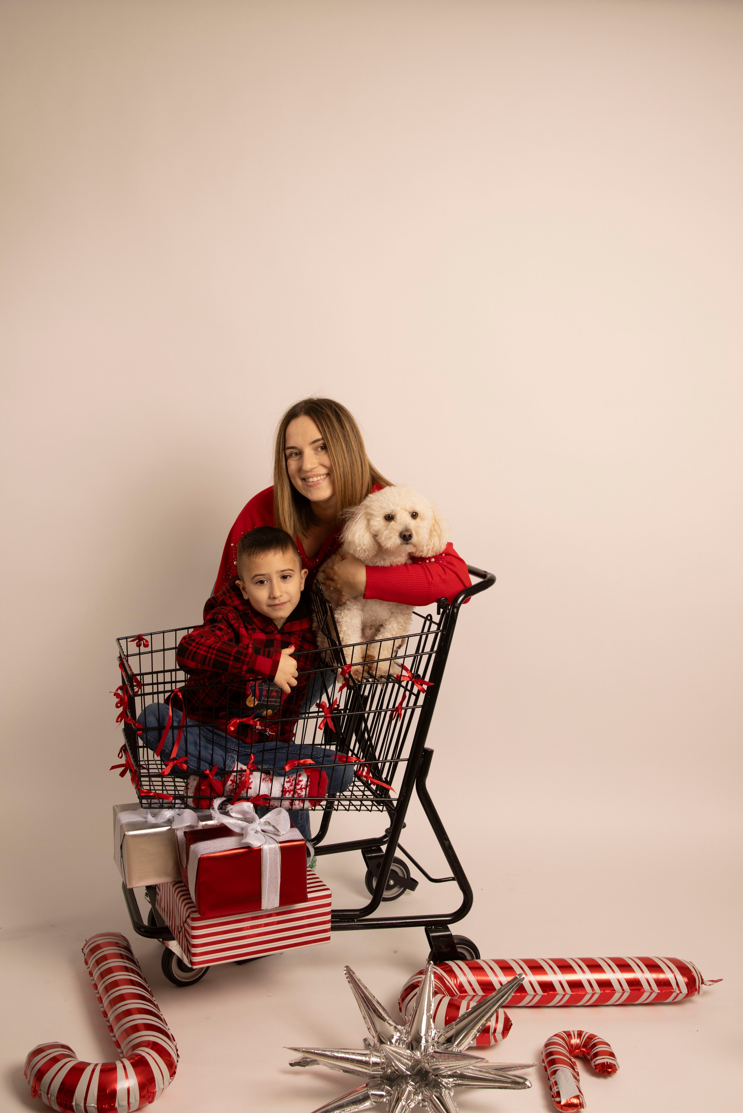 Белый фон. SHOOT IT YOURSELF — SELF PORTRAIT STUDIO IN CHICAGO