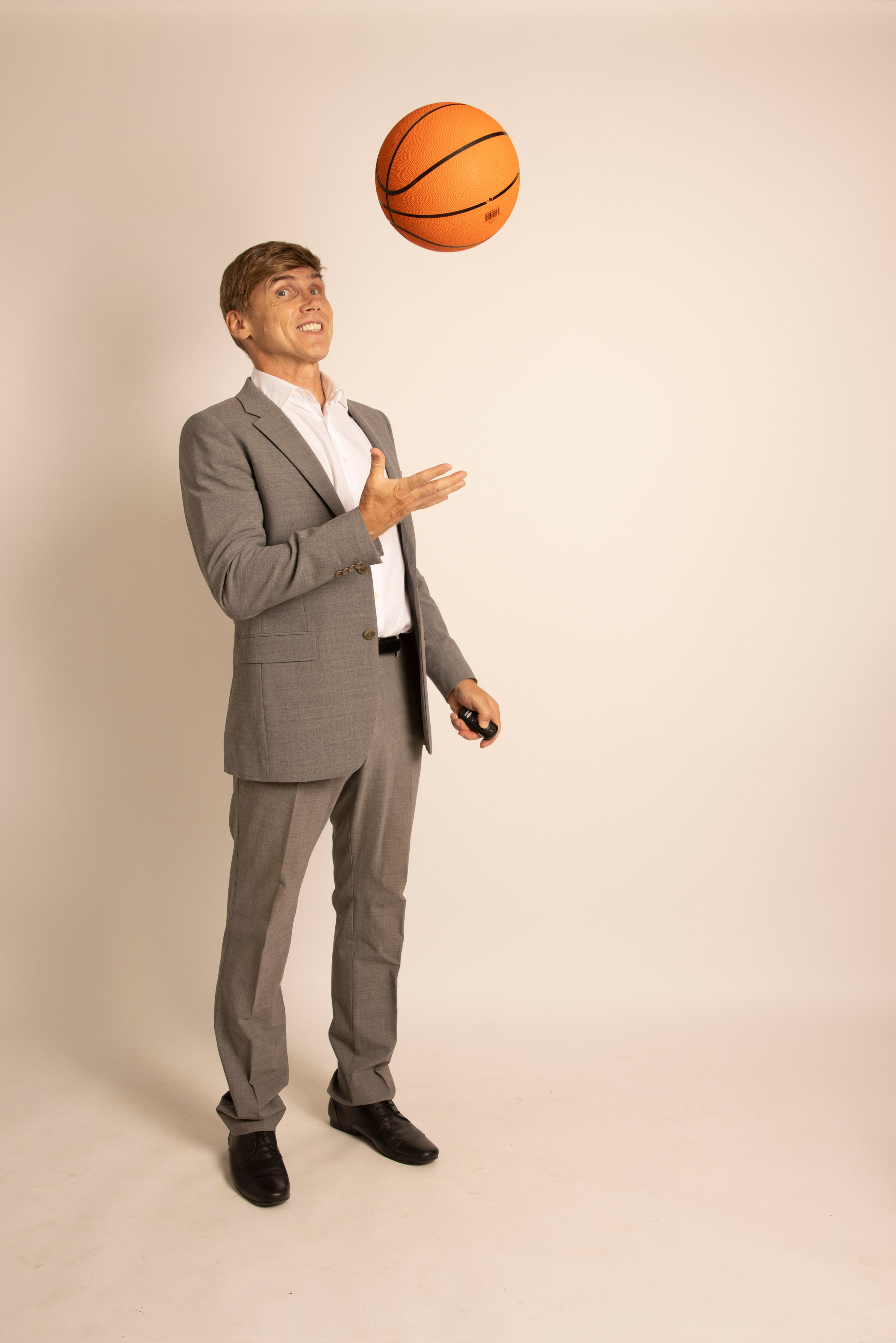 Белый фон. SHOOT IT YOURSELF — SELF PORTRAIT STUDIO IN CHICAGO