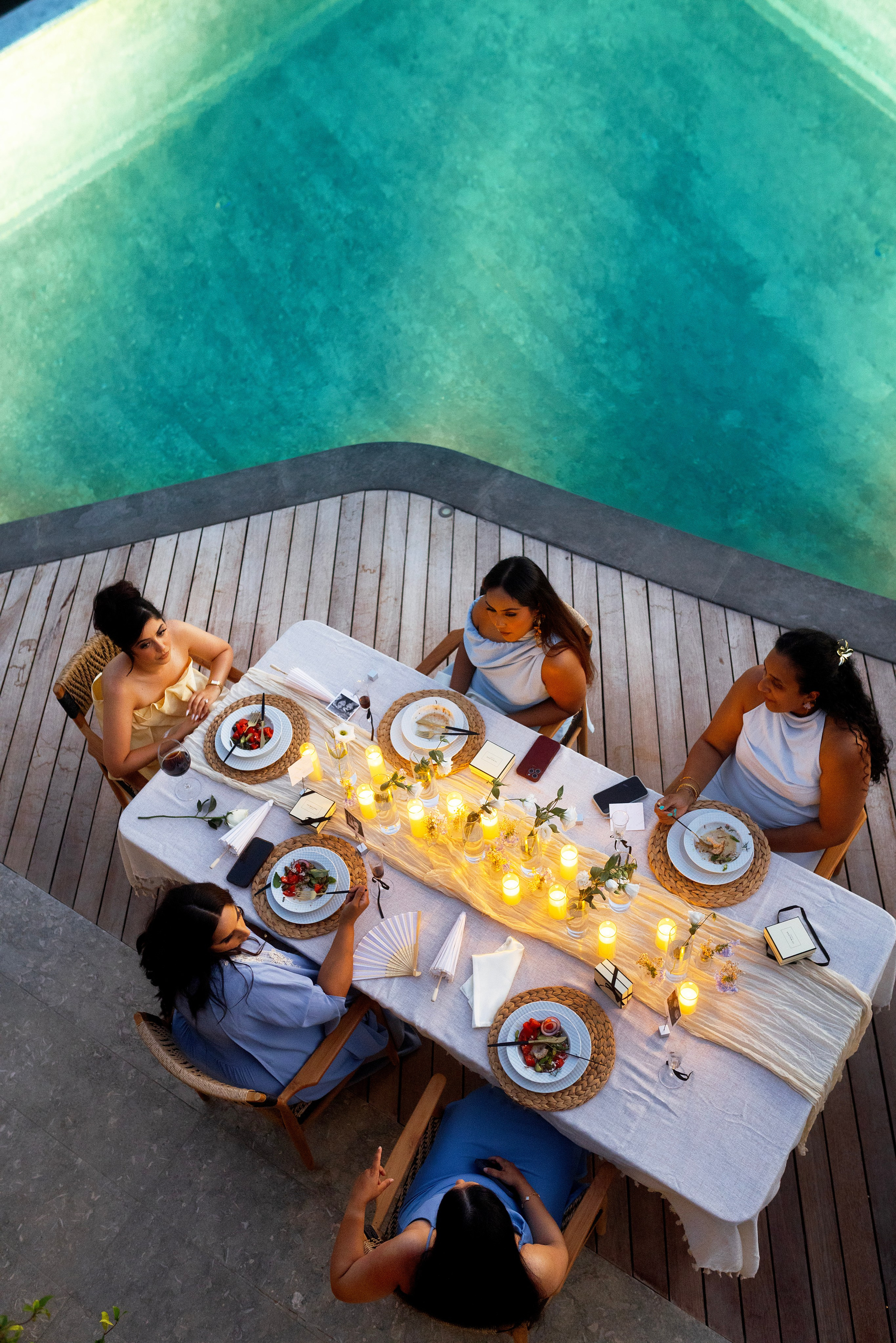 Bride’s friends enjoying the dinner by the pool