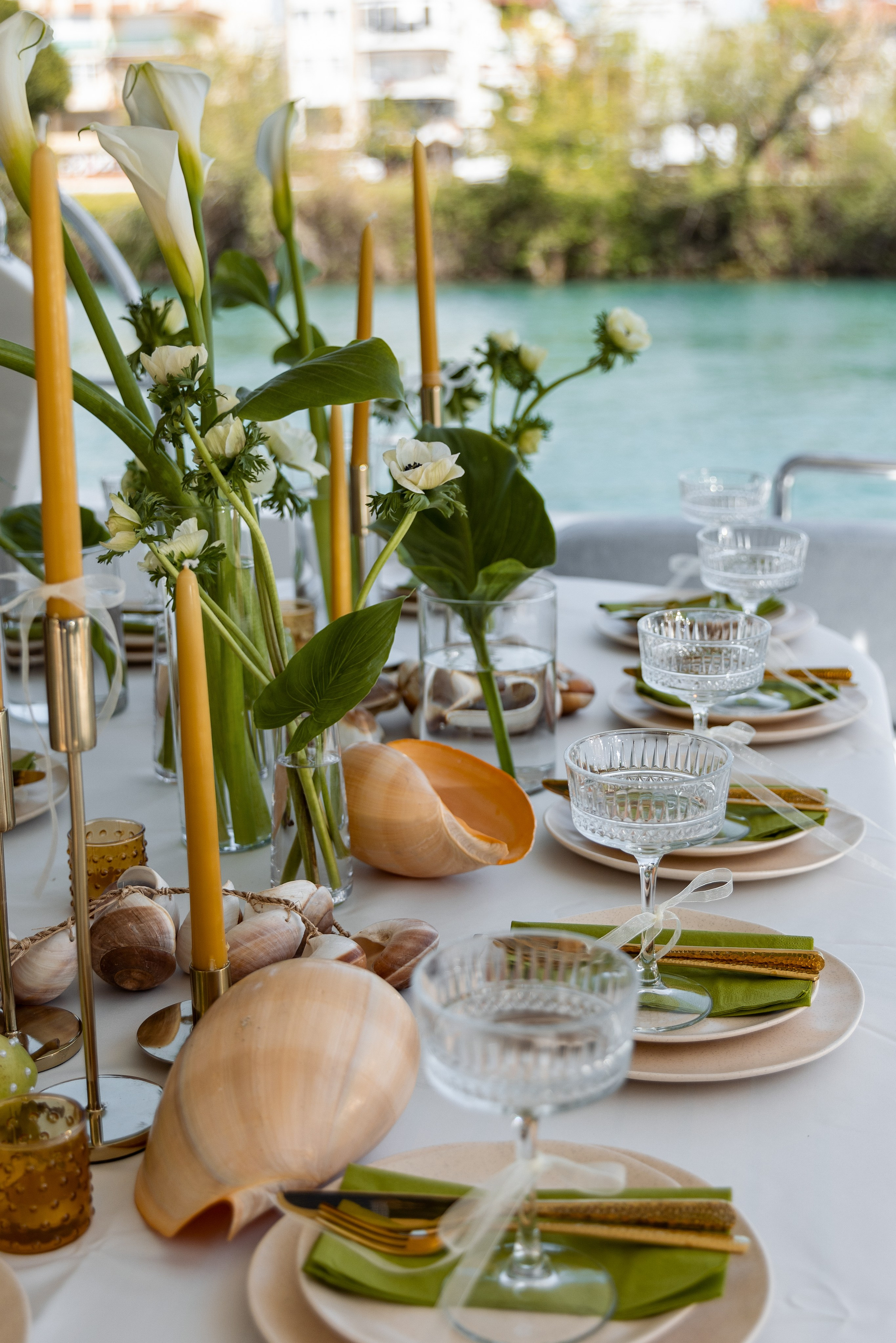 Декор яхты на ваше мероприятия. Украшения яхты на праздник. Декор яхты на свадьбу. ·Флористическое оформление яхты. Украшение живыми цветами на яхту. Декор яхты для свидания. Украшение яхты свечами. Стоимость праздничного украшения на яхте. Полная Декорация Яхты в Турции. Фотосессия на яхте в Турции.Вечерняя прогулка на яхте. Романтический ужин на яхте. Встреча заката на яхте. Незабываемая свадьба в Турции. Свадьба в Турции.