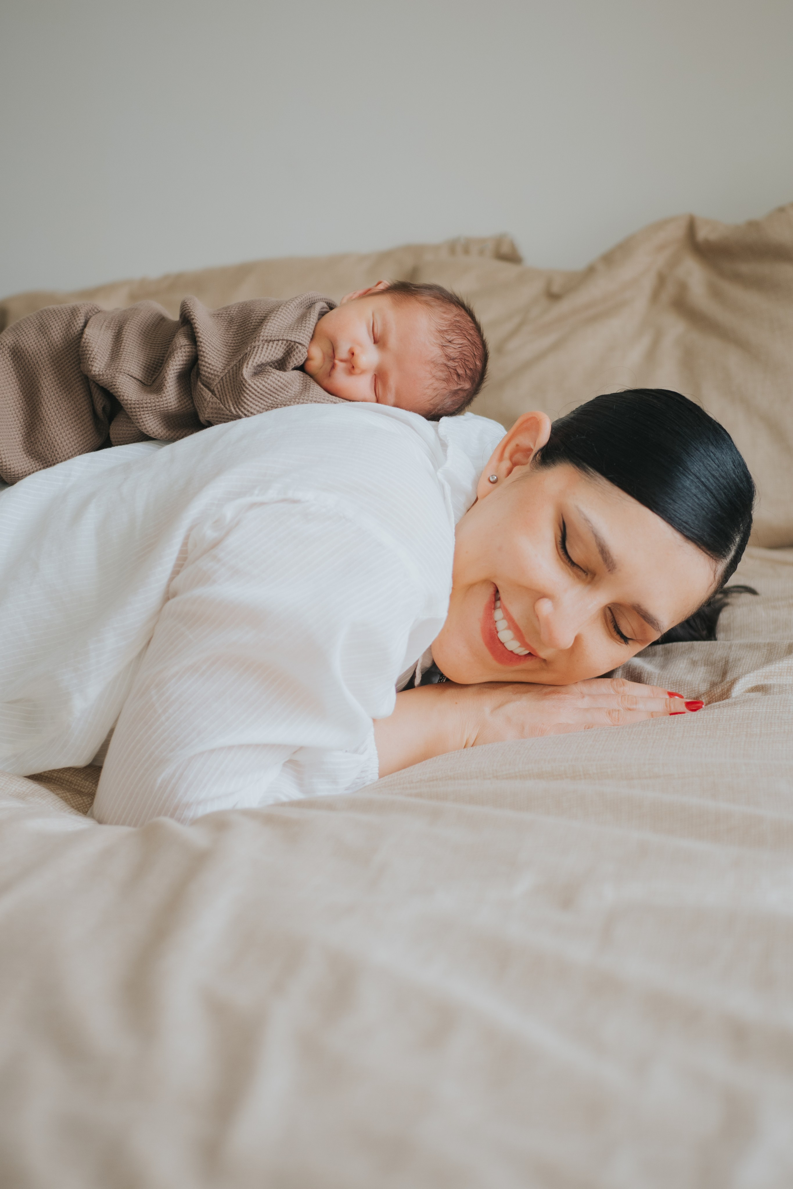 Your Montreal in-home Newborn Session  — what to expect, how to prepare and what to take in consideration. Mimosa Studios — Motherhood & Family Photographer in Montreal