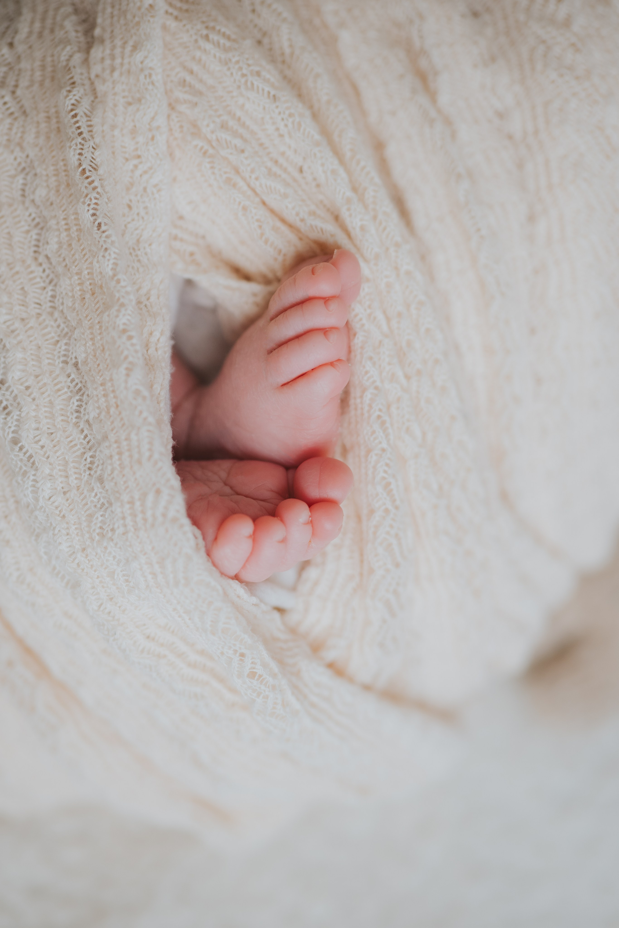 Your Montreal in-home Newborn Session  — what to expect, how to prepare and what to take in consideration. Mimosa Studios — Motherhood & Family Photographer in Montreal