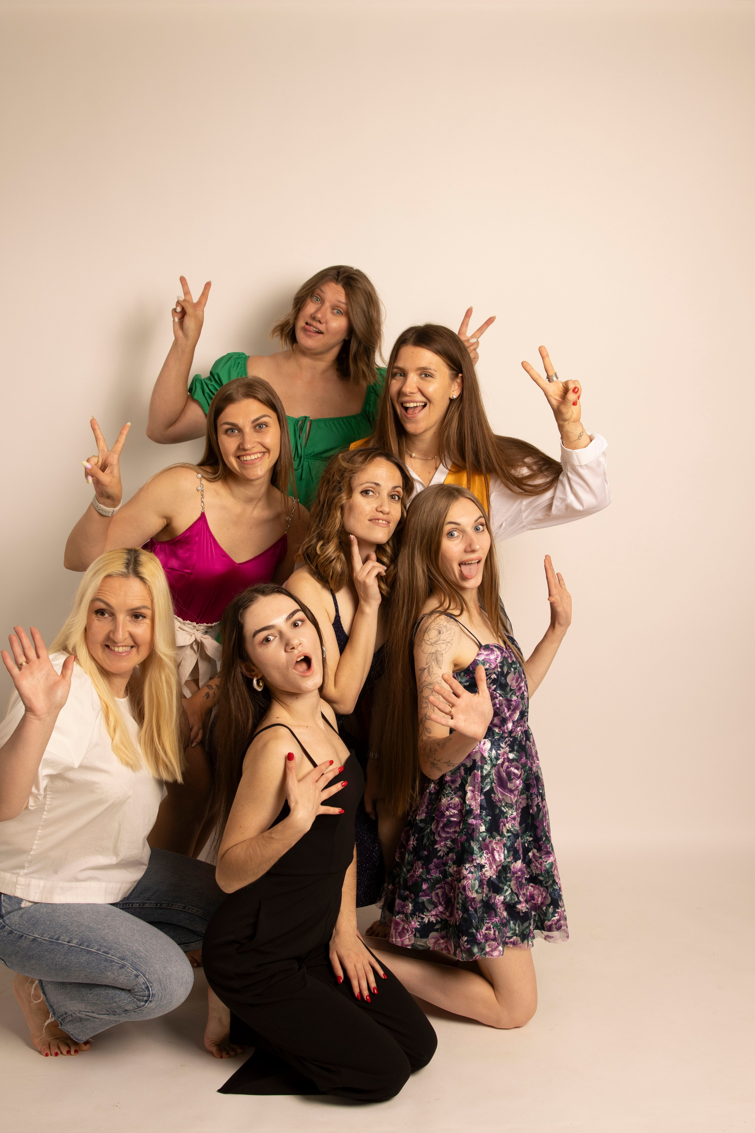 Белый фон. SHOOT IT YOURSELF — SELF PORTRAIT STUDIO IN CHICAGO