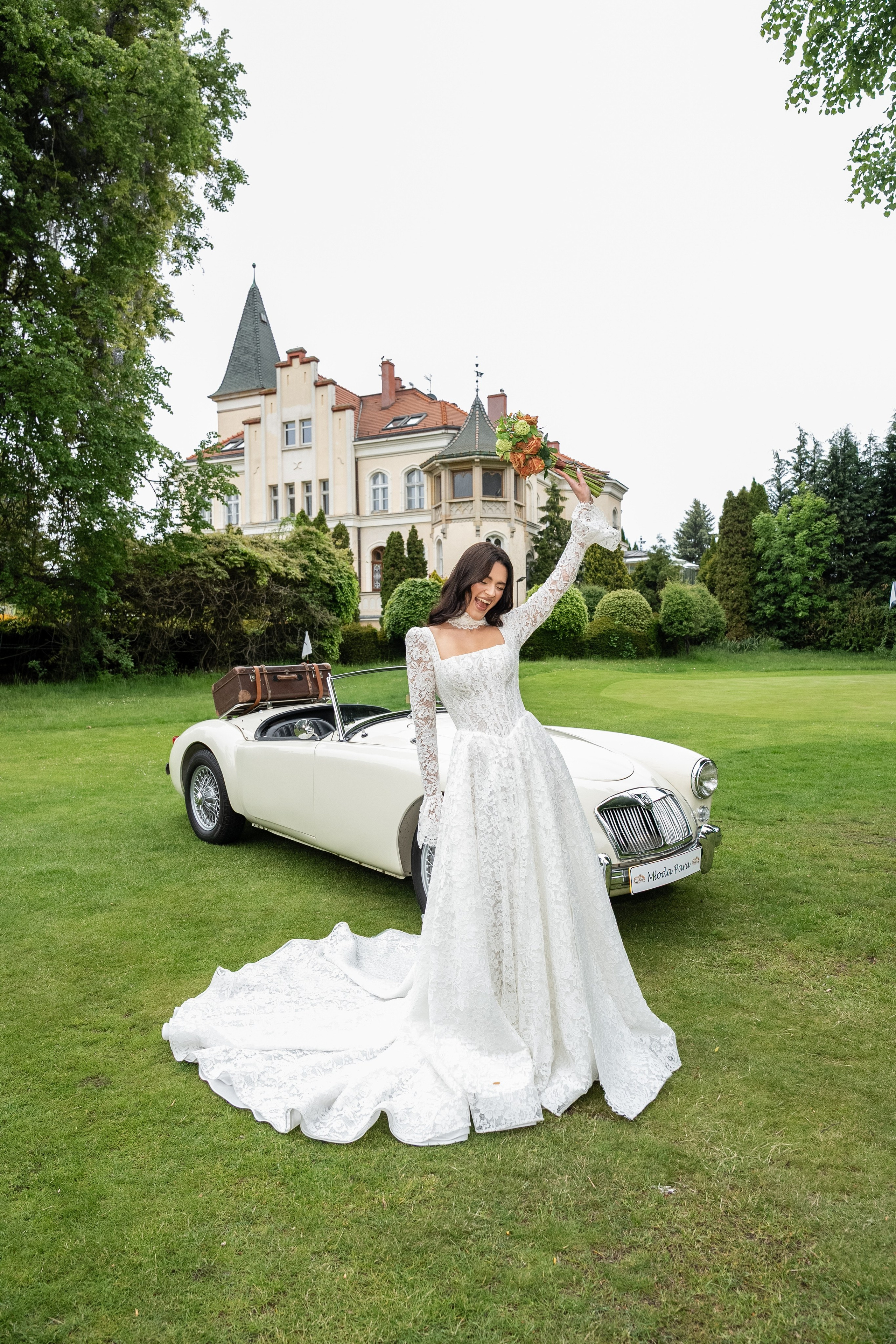 Wedding Car Photoshoot Ideas: Examples in Europe