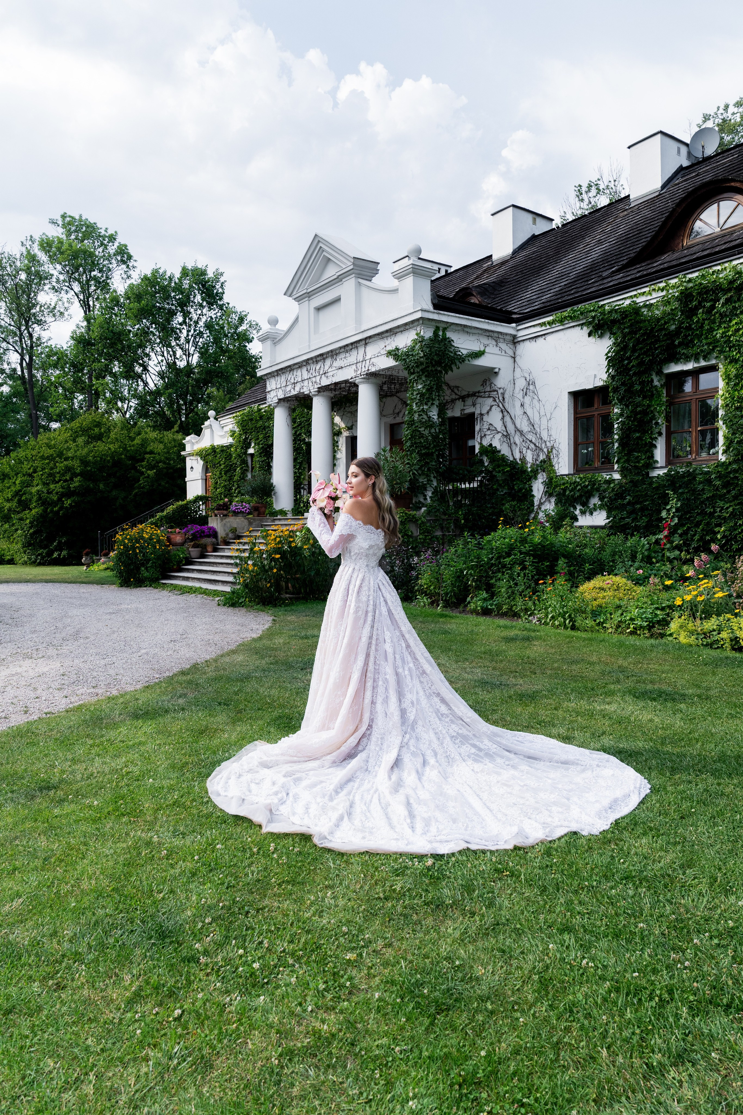 Find the Best English-Speaking Wedding Photographer in Poland. SL Wedding Photo — Editorial, Elegant & Timeless Wedding Photography in Poland and Across Europe