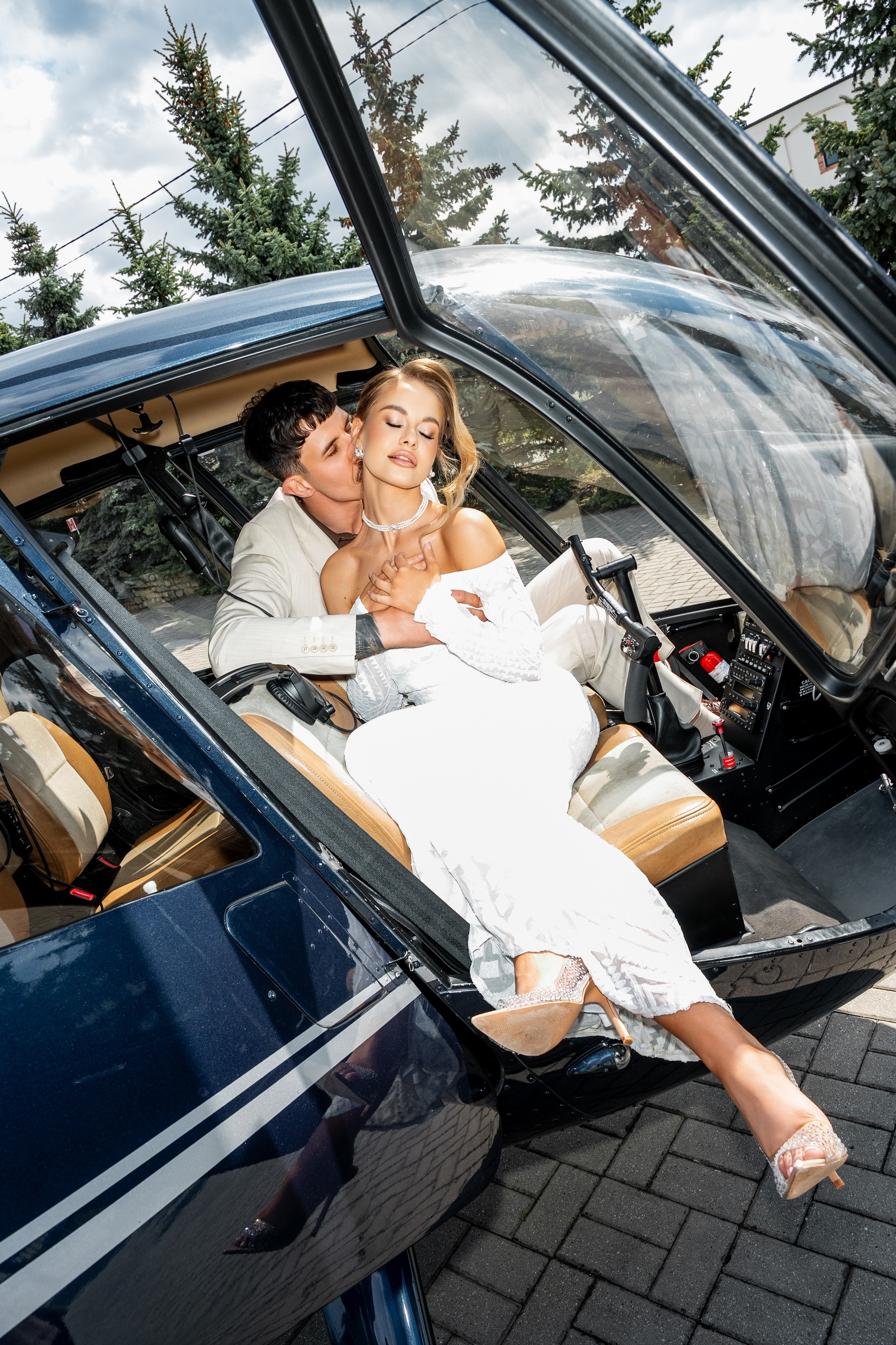 Jak zatrudnić fotografa ślubnego w Europie: poradnik dla par z USA. SL Wedding Photo: ponadczasowa fotografia ślubna | Wrocław & Europa