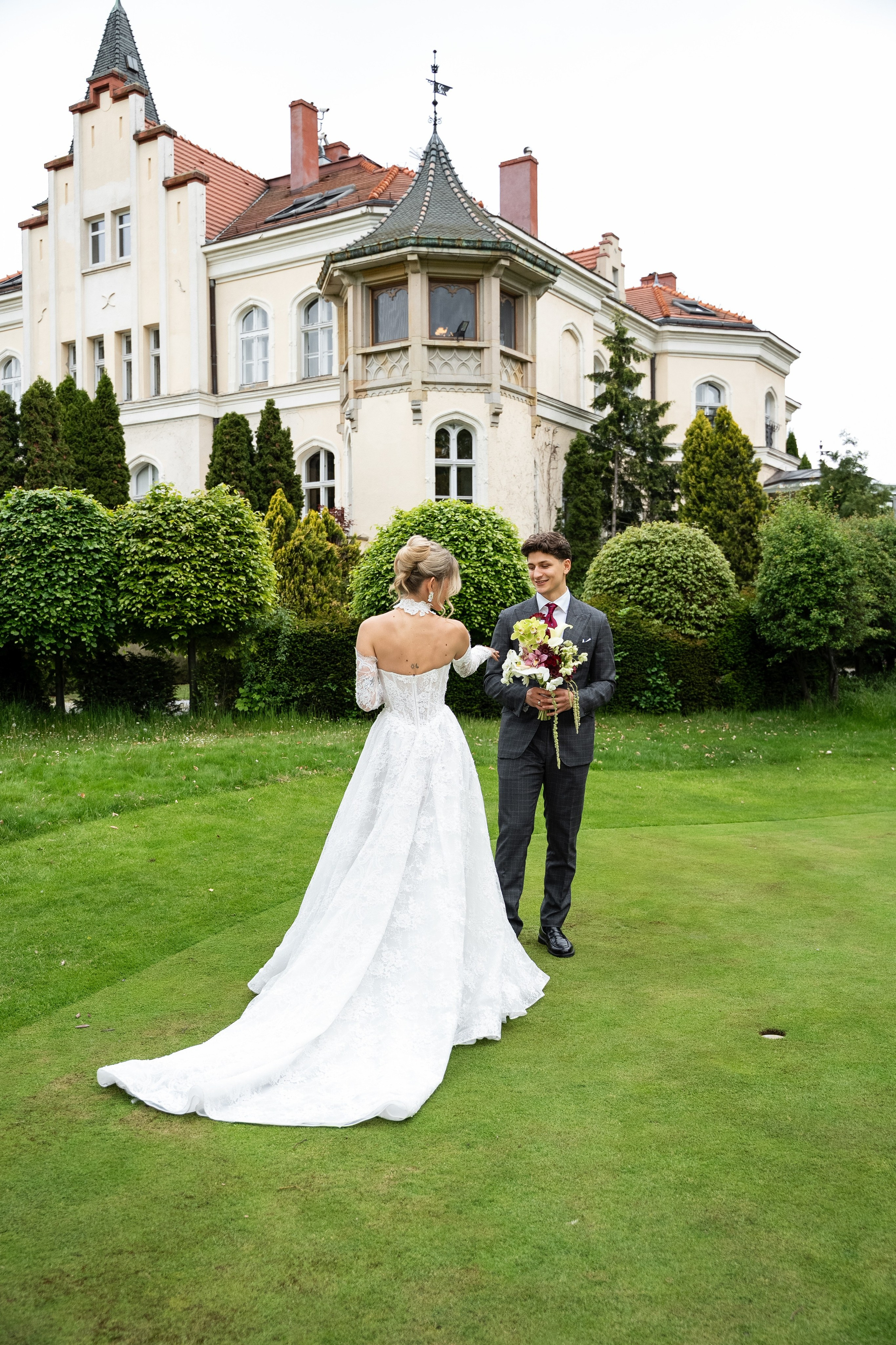 Jak zatrudnić fotografa ślubnego w Europie: poradnik dla par z USA. SL Wedding Photo: ponadczasowa fotografia ślubna | Wrocław & Europa