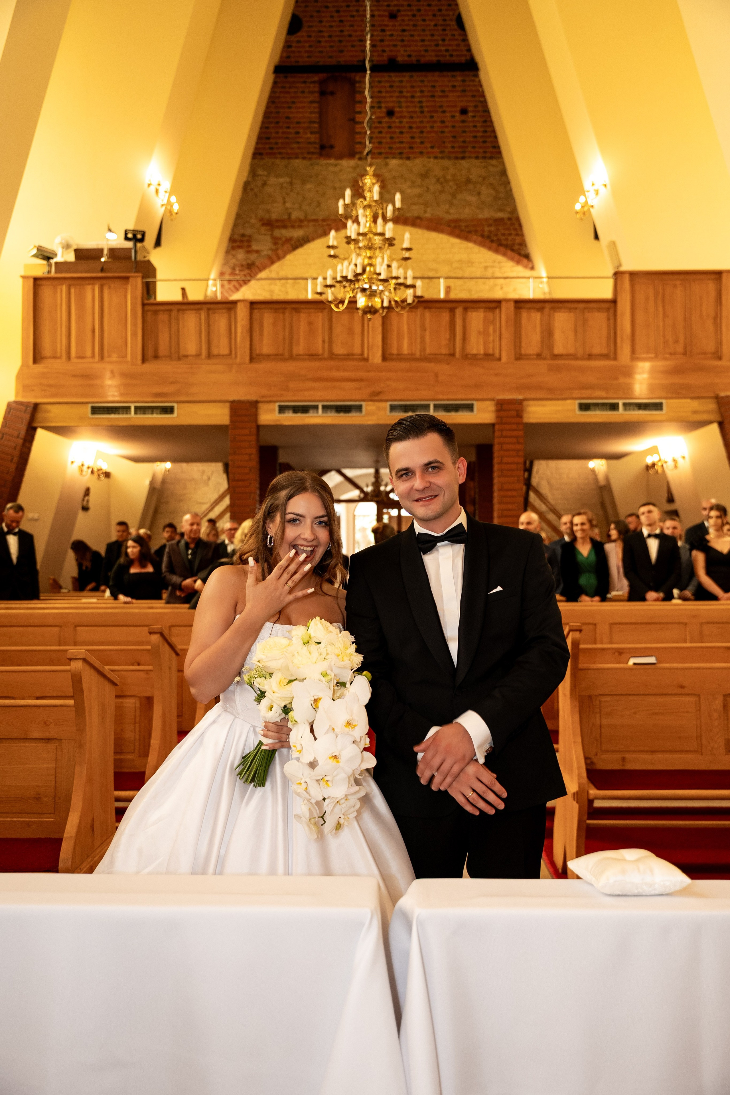Fotografia ślubna w kościele w Polsce: porady i prawdziwe przykłady zdjęć
