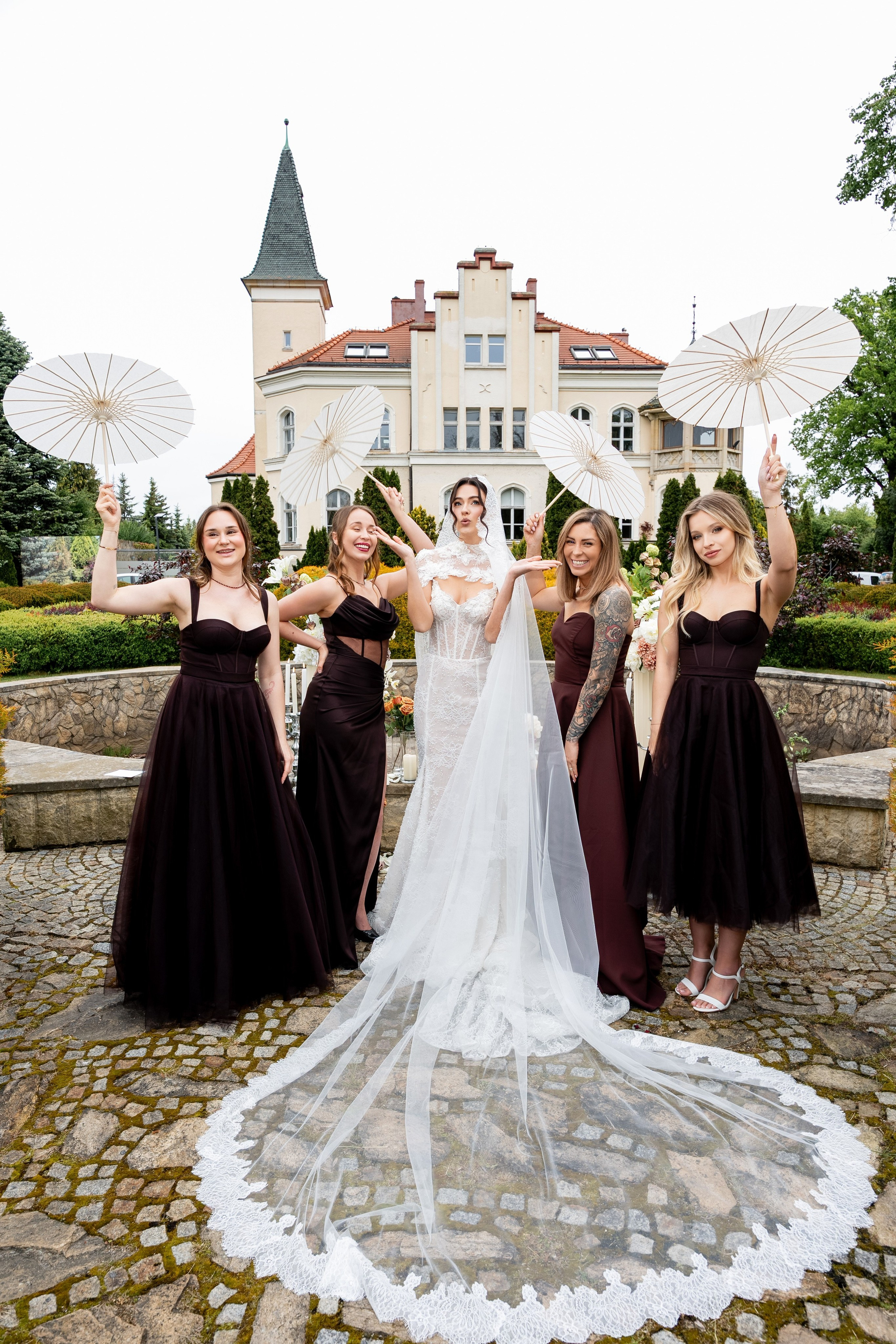 Profesjonalny zespół dwóch fotografów ślubnych w Polsce. SL Wedding Photo: ponadczasowa fotografia ślubna | Wrocław & Europa