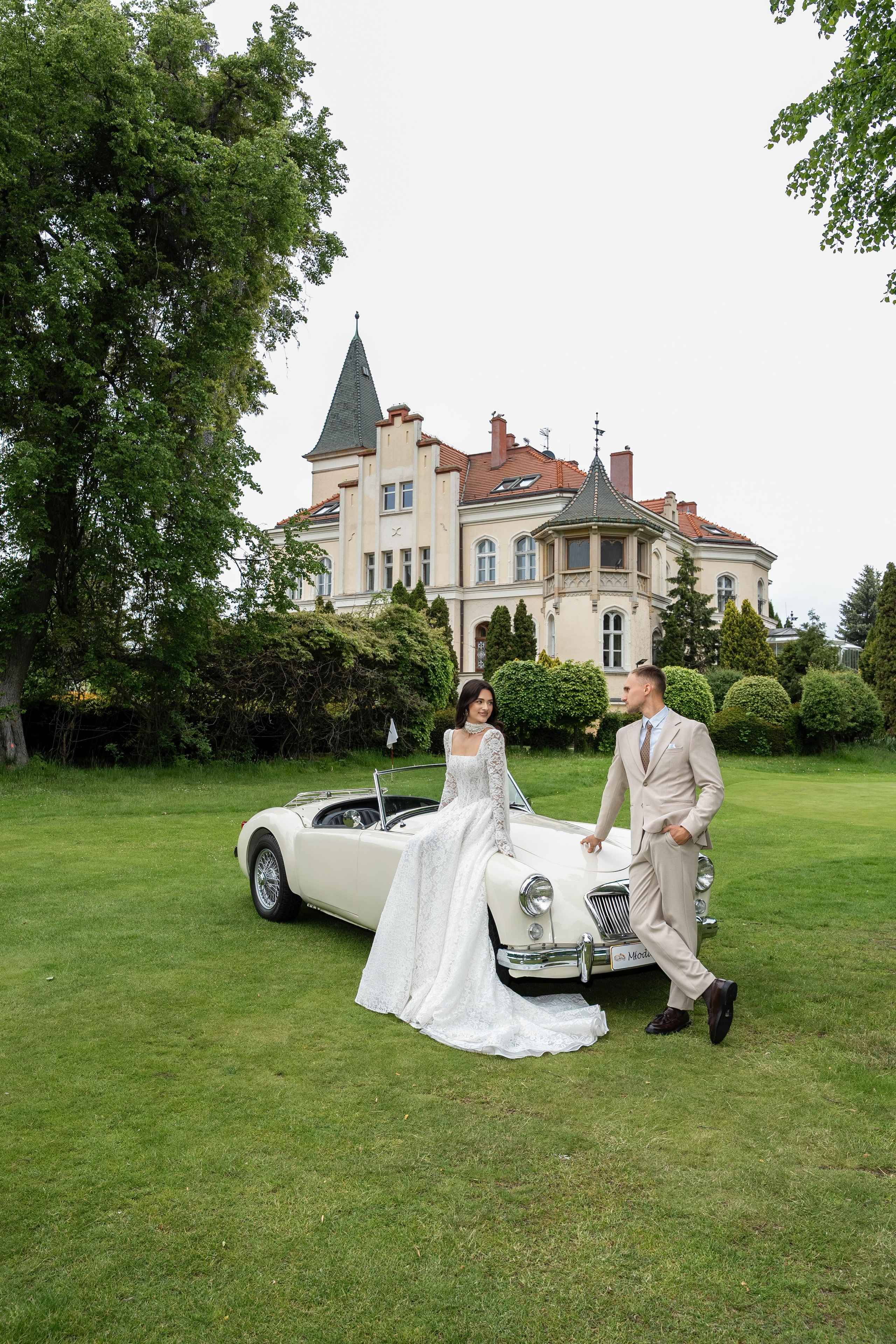 Wedding Car Photoshoot Ideas: Examples in Europe