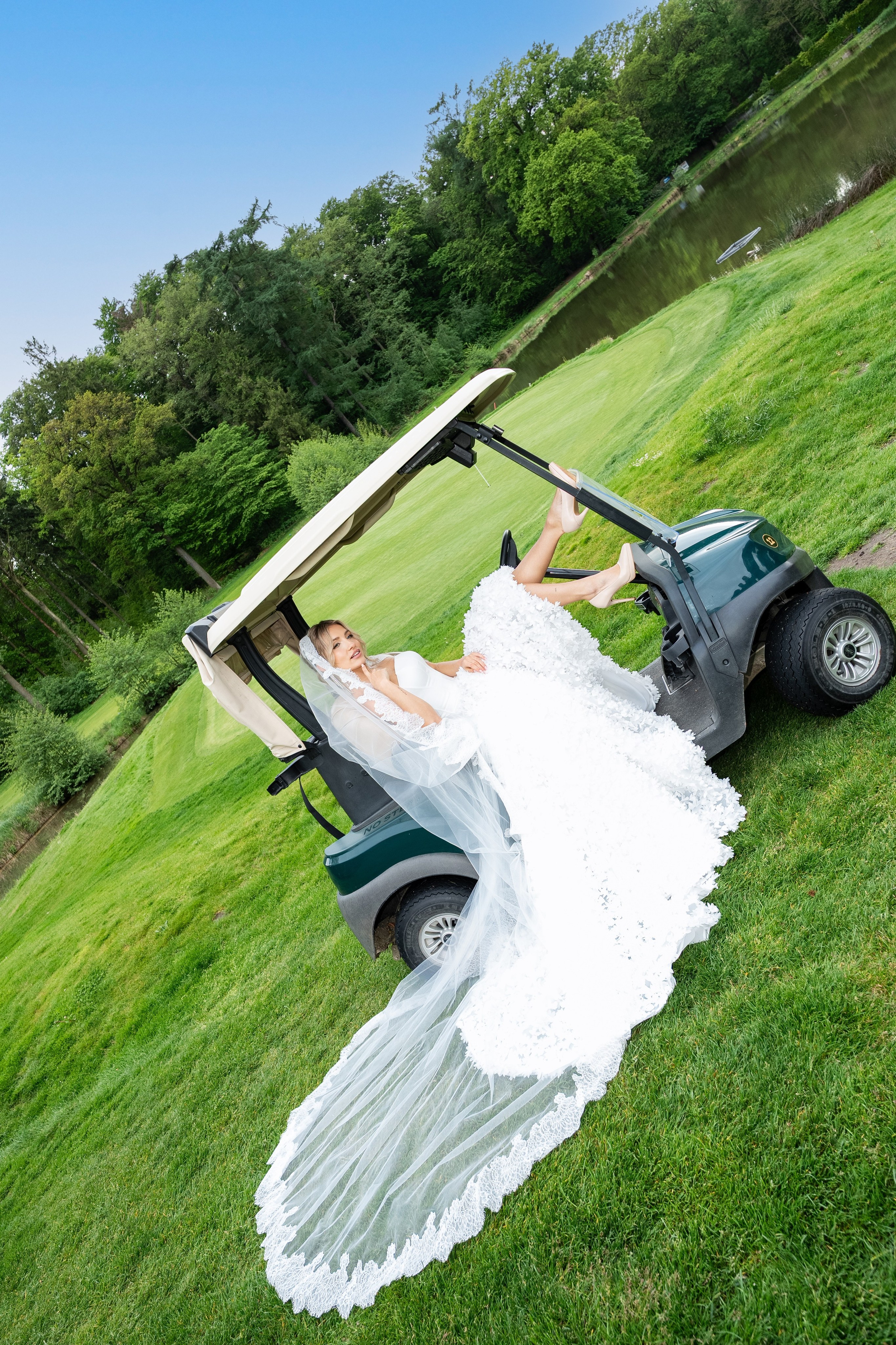 Jak zatrudnić fotografa ślubnego w Europie: poradnik dla par z USA. SL Wedding Photo: ponadczasowa fotografia ślubna | Wrocław & Europa