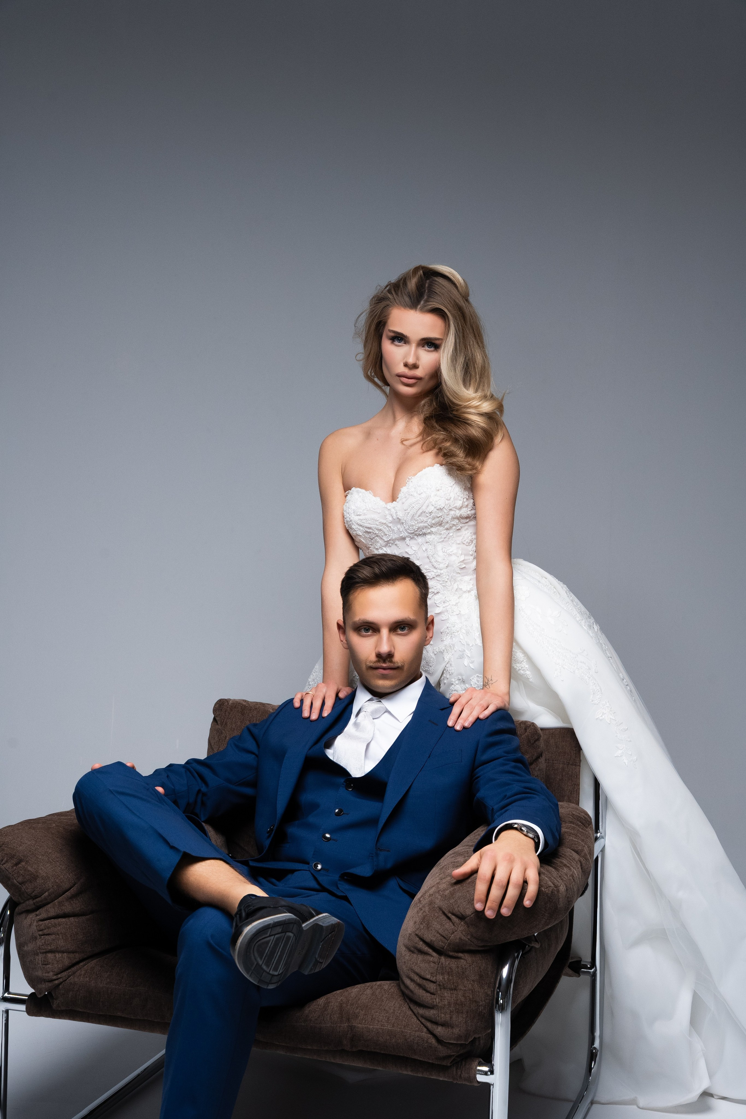 Jan i Ewa: Reportaż ślubny w Mercure Wrocław Centrum, kościele i studio fotograficznym. SL Wedding Photo — Editorial, Elegant & Timeless Wedding Photography in Poland and Across Europe