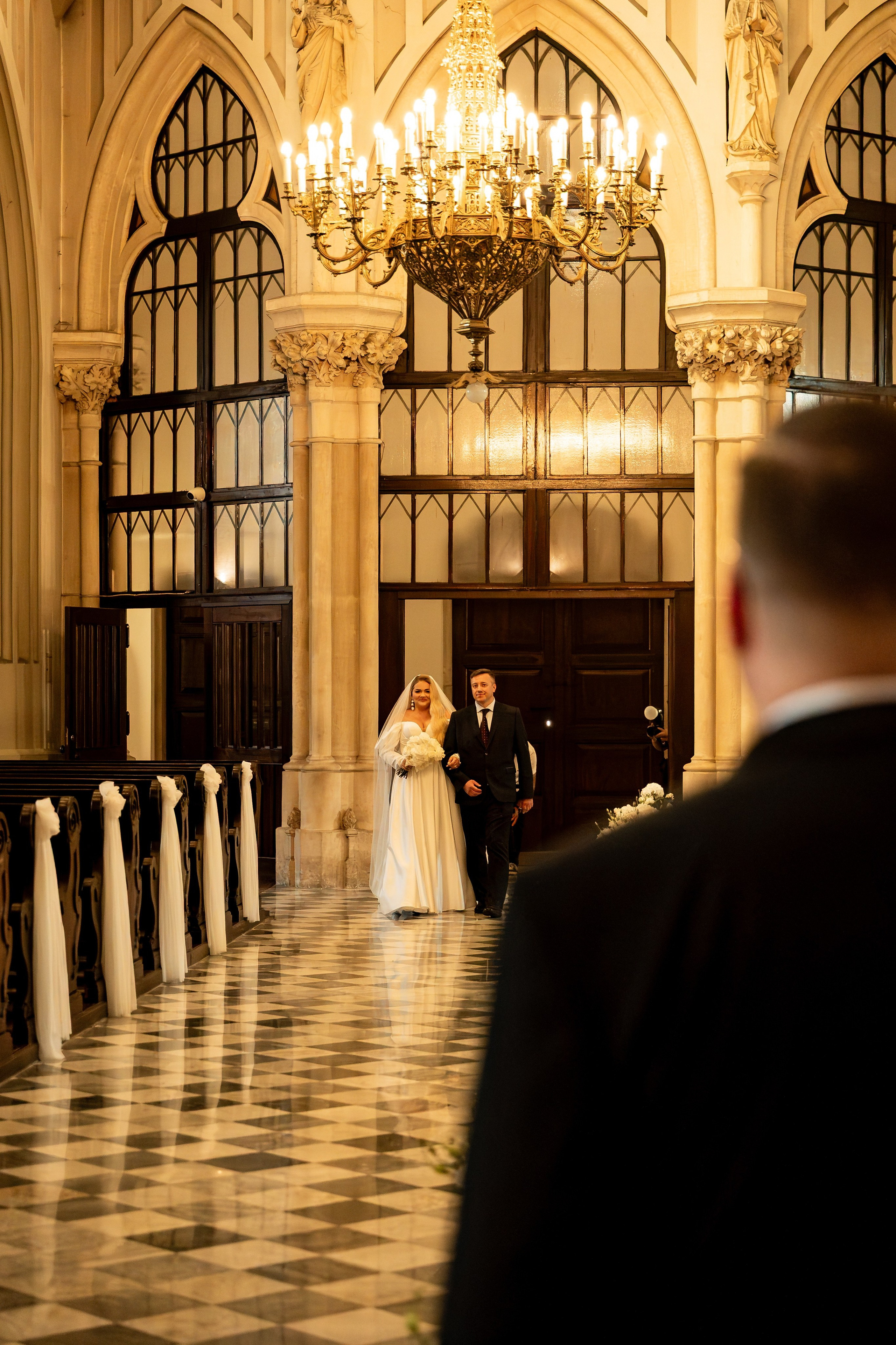 Fotografia ślubna w kościele w Polsce: porady i prawdziwe przykłady zdjęć
