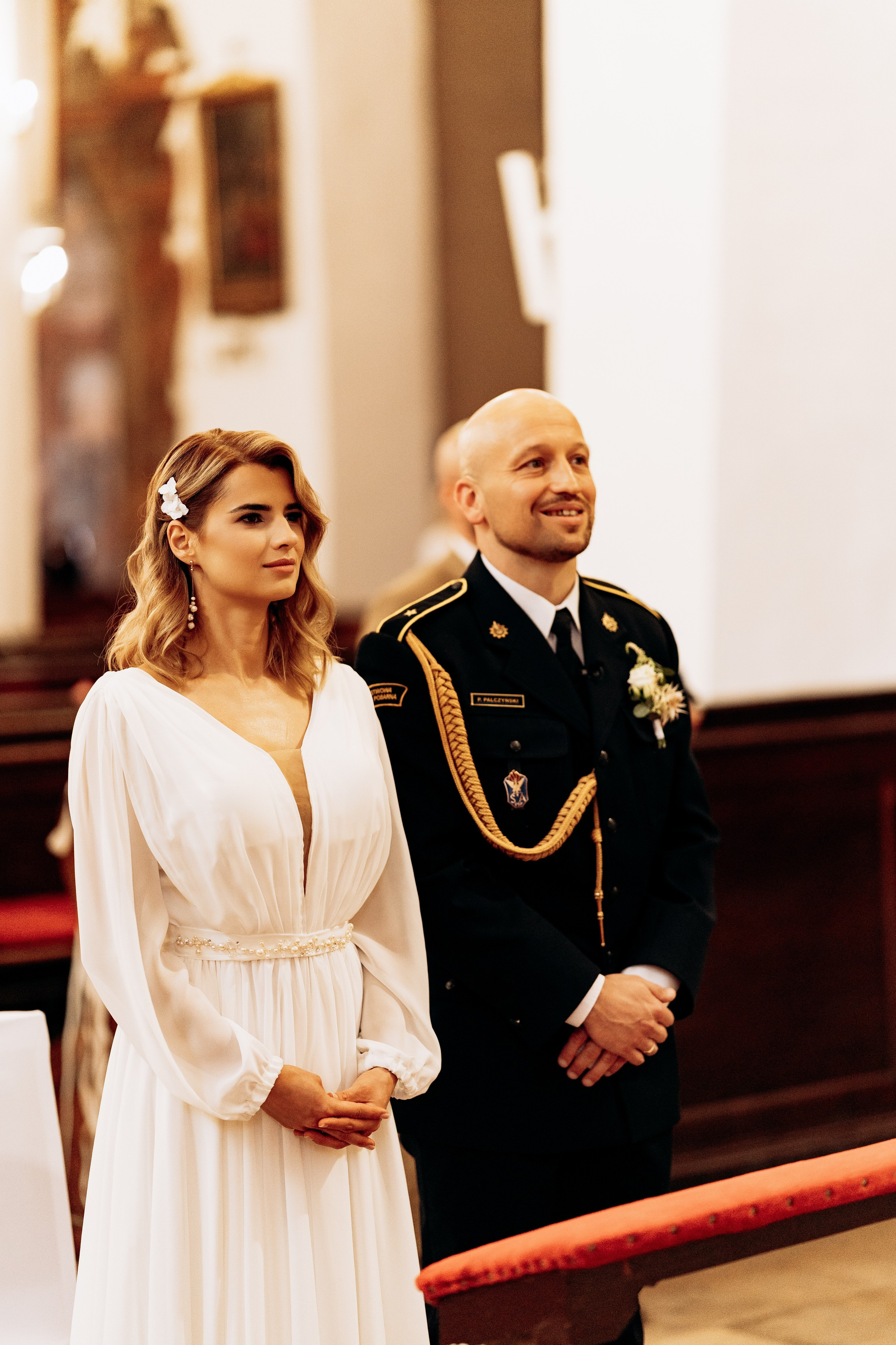 Fotografia ślubna w kościele w Polsce: porady i prawdziwe przykłady zdjęć