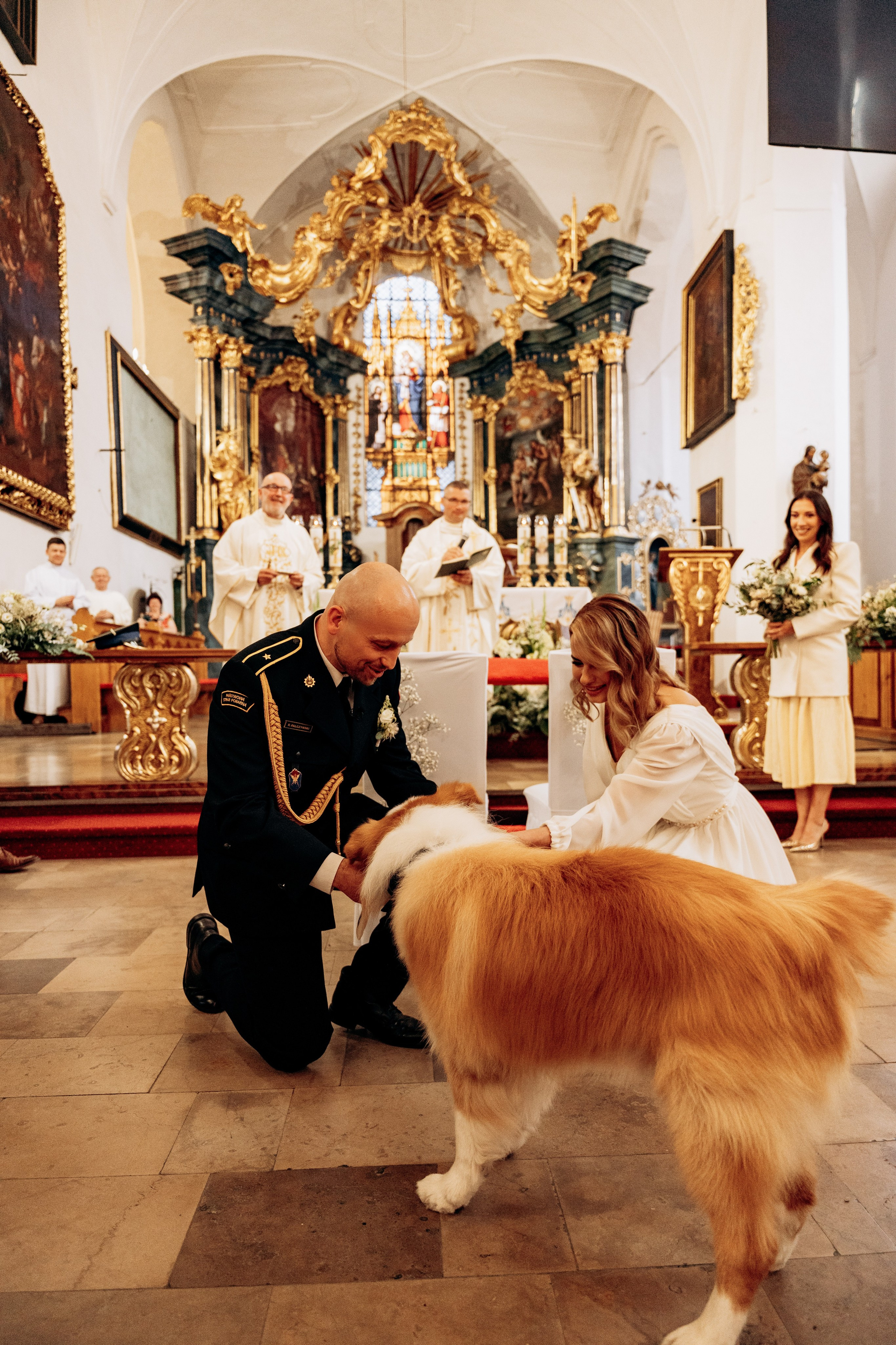 Fotografia ślubna w kościele w Polsce: porady i prawdziwe przykłady zdjęć