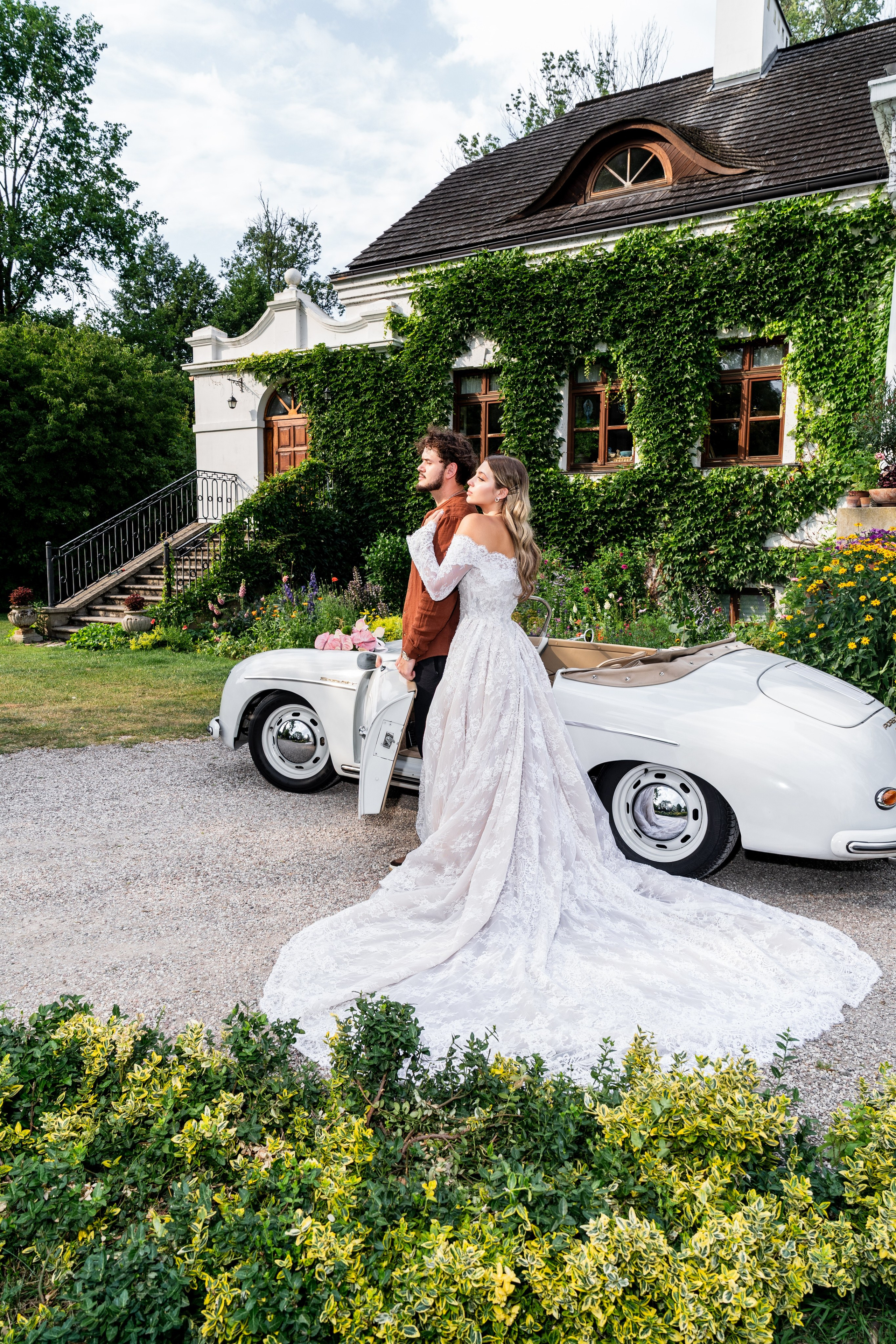 Wedding Car Photoshoot Ideas: Examples in Europe