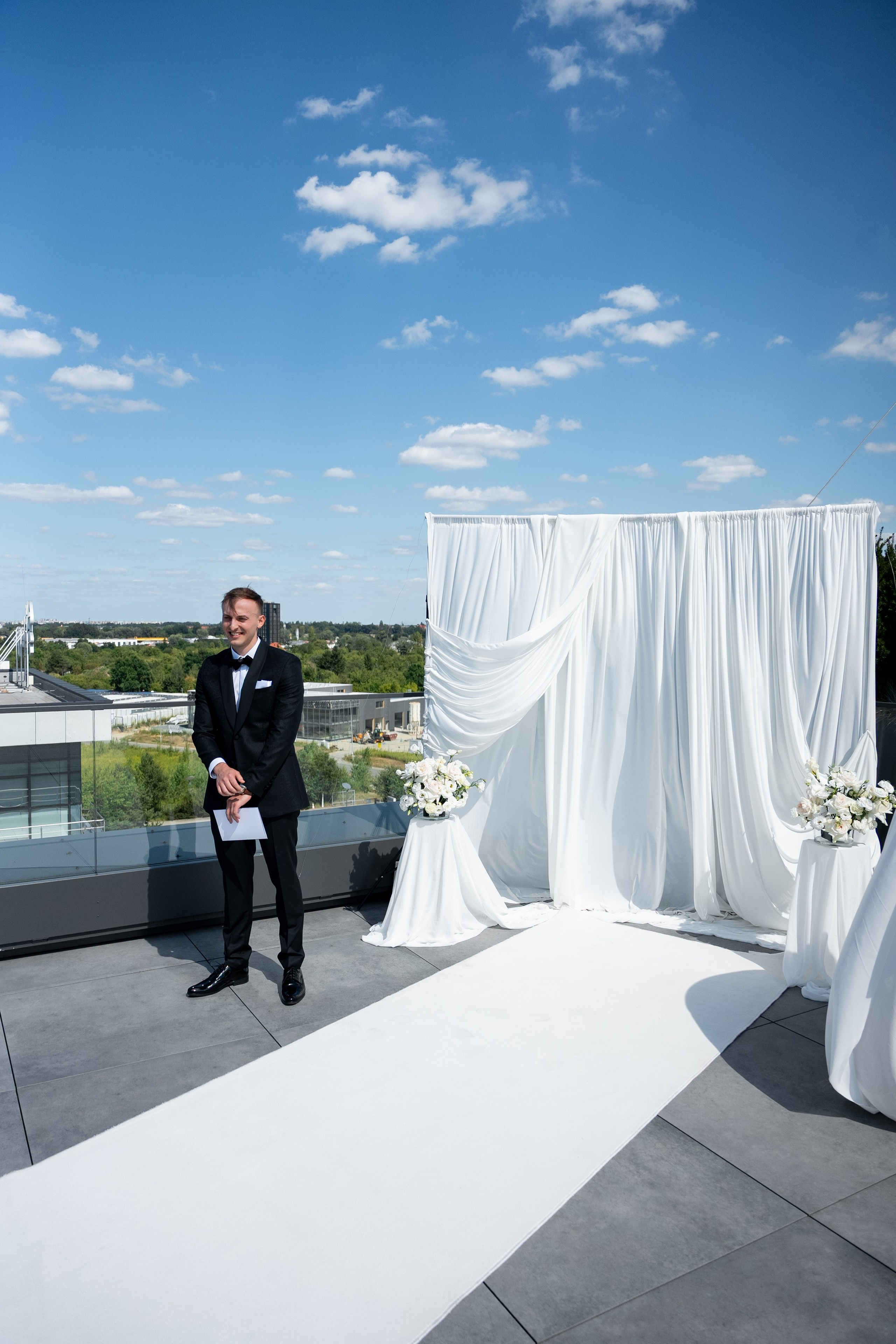 Pełny dzień ślubu w Q Hotel Plus Wrocław Bielany: 12 godzin pracy 1 fotografa. SL Wedding Photo — Editorial, Elegant & Timeless Wedding Photography in Poland and Across Europe