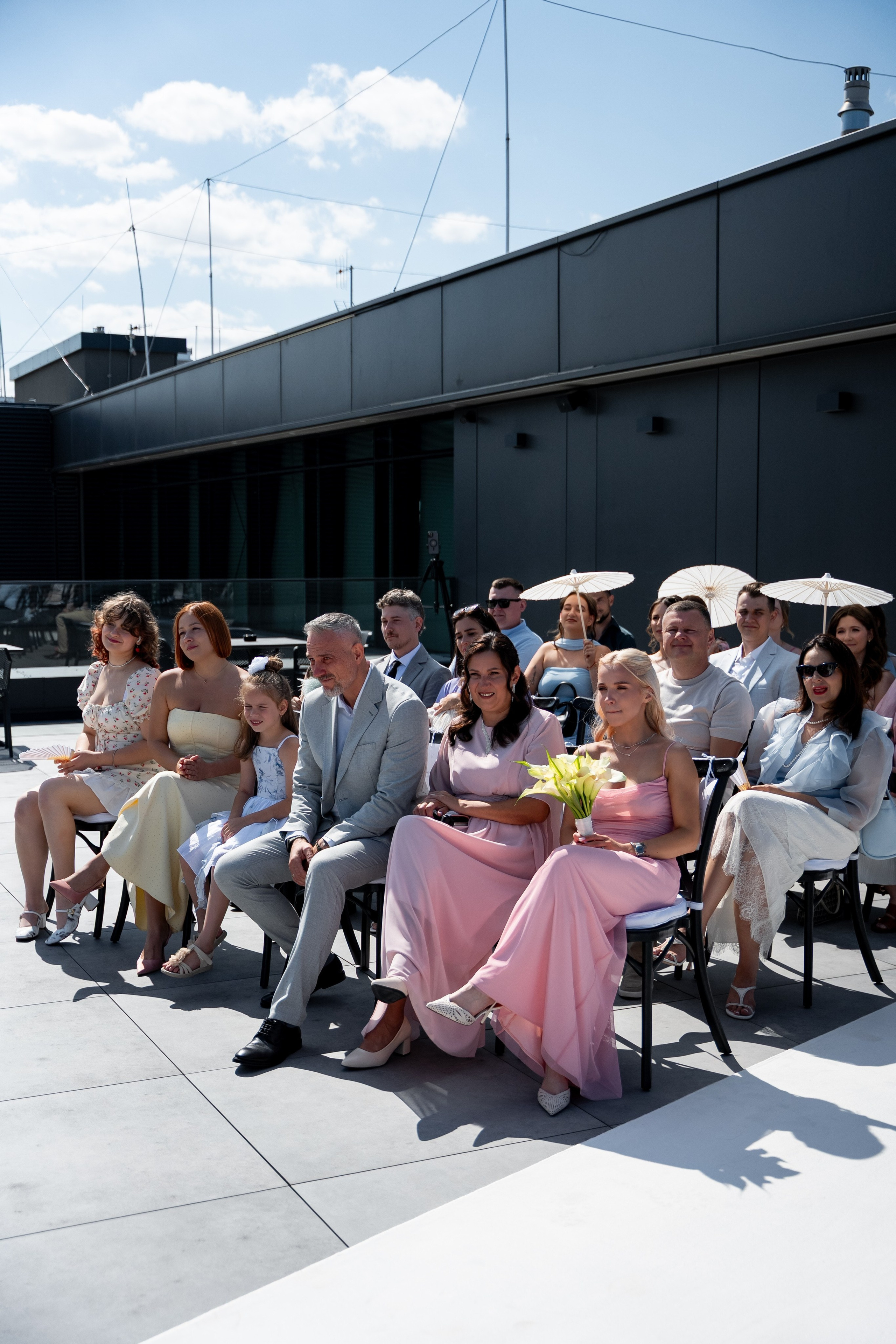 Pełny dzień ślubu w Q Hotel Plus Wrocław Bielany: 12 godzin pracy 1 fotografa. SL Wedding Photo — Editorial, Elegant & Timeless Wedding Photography in Poland and Across Europe