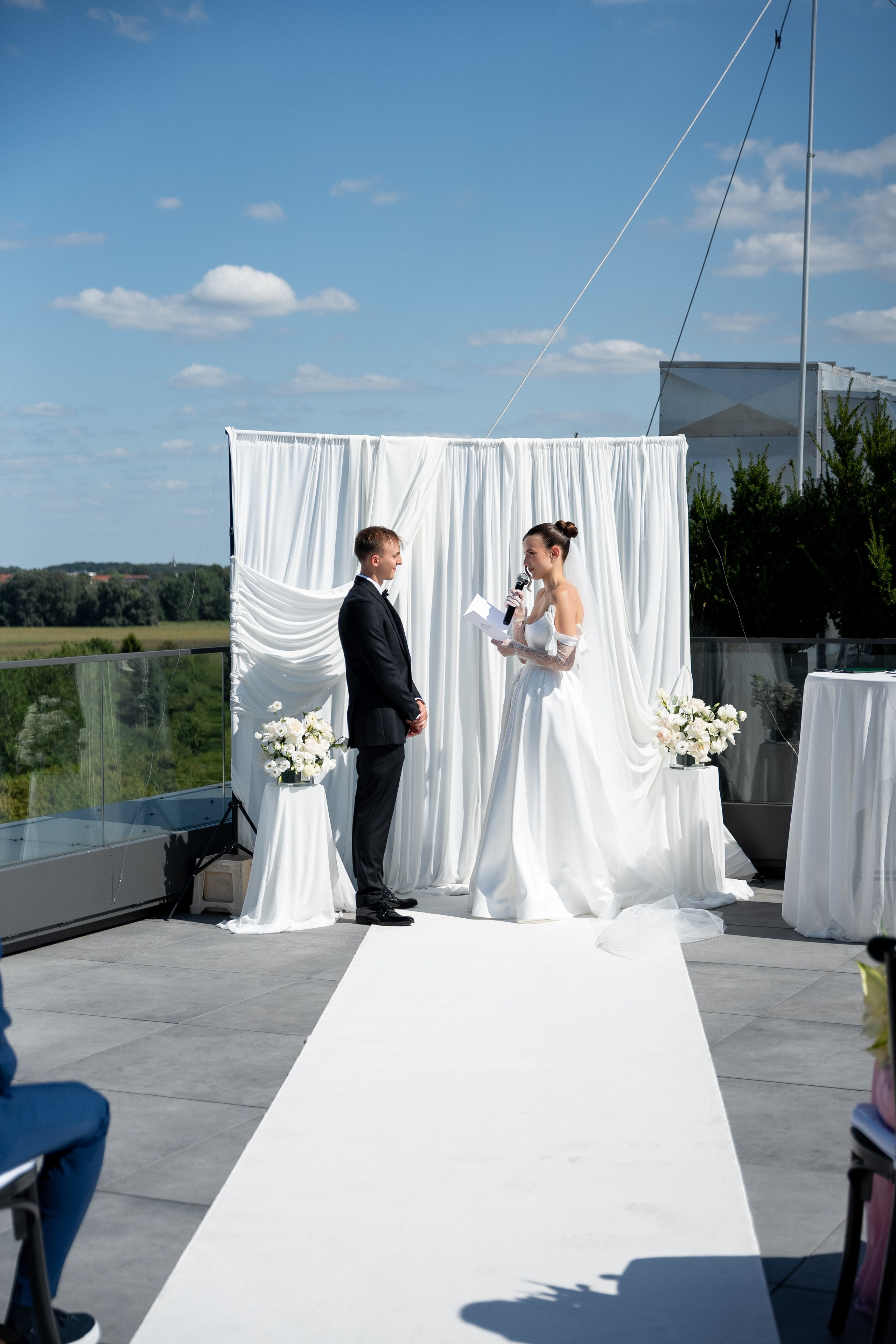 Pełny dzień ślubu w Q Hotel Plus Wrocław Bielany: 12 godzin pracy 1 fotografa. SL Wedding Photo — Editorial, Elegant & Timeless Wedding Photography in Poland and Across Europe