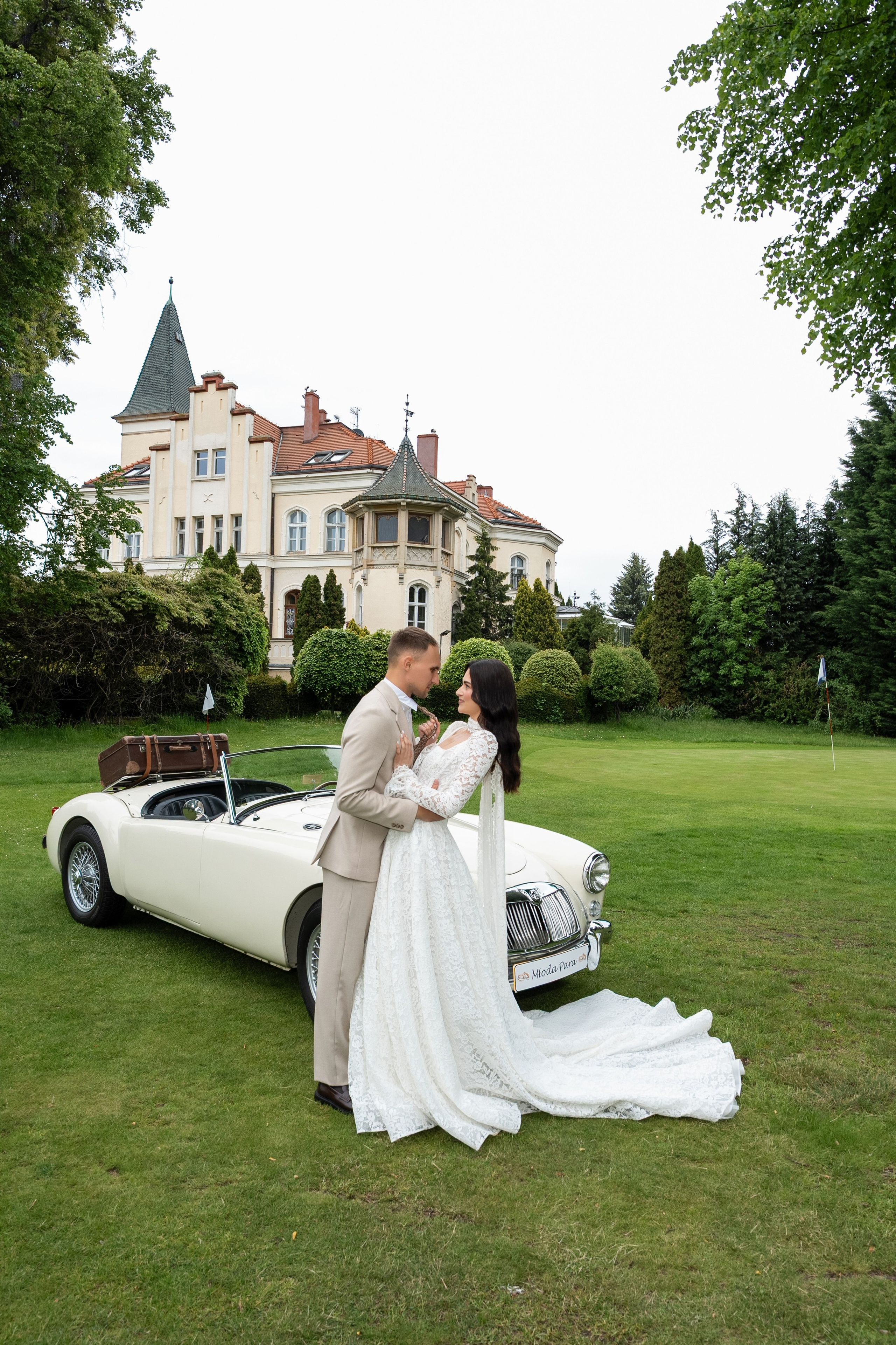Wedding Car Photoshoot Ideas: Examples in Europe