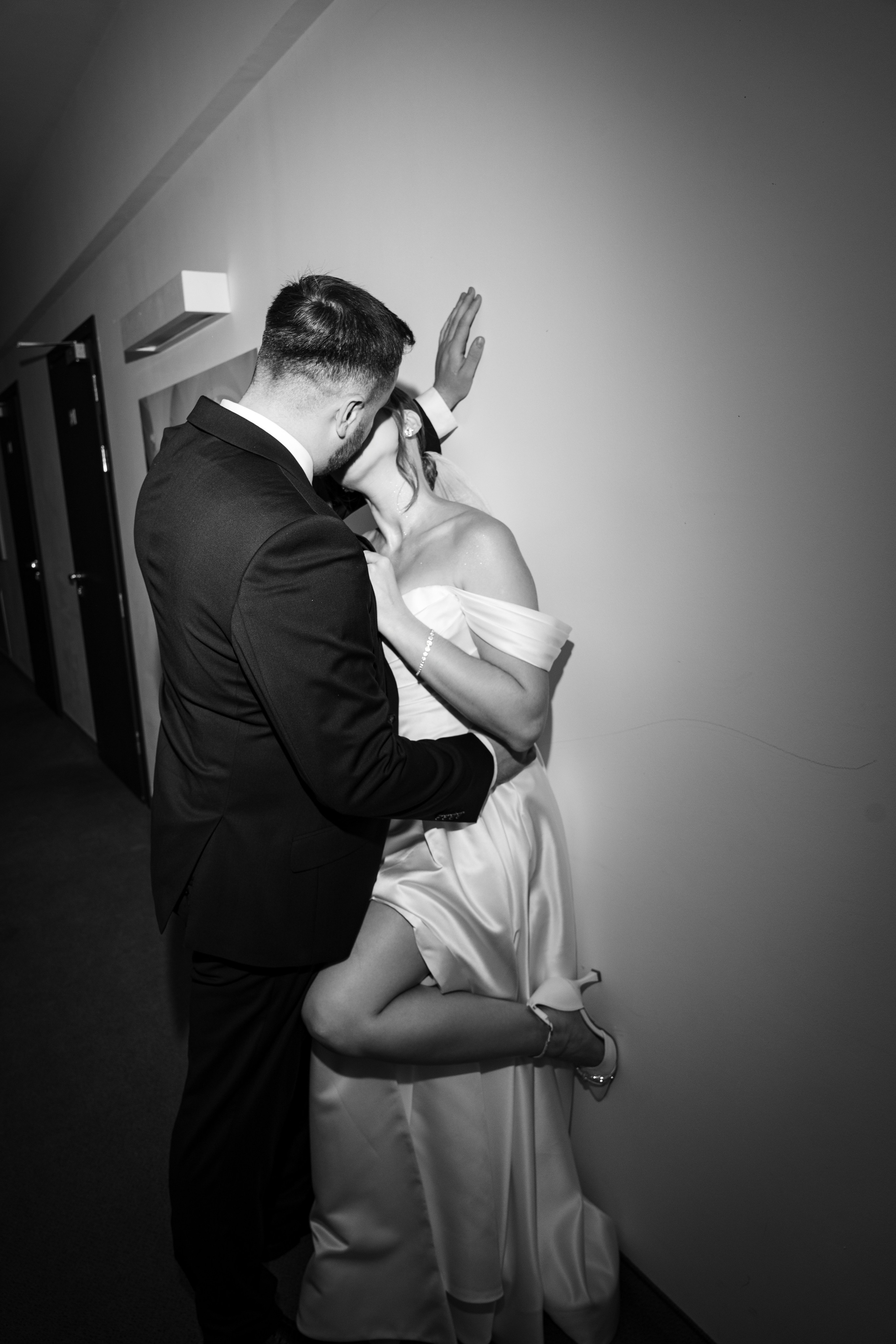 romantic couple indoors photoshoot