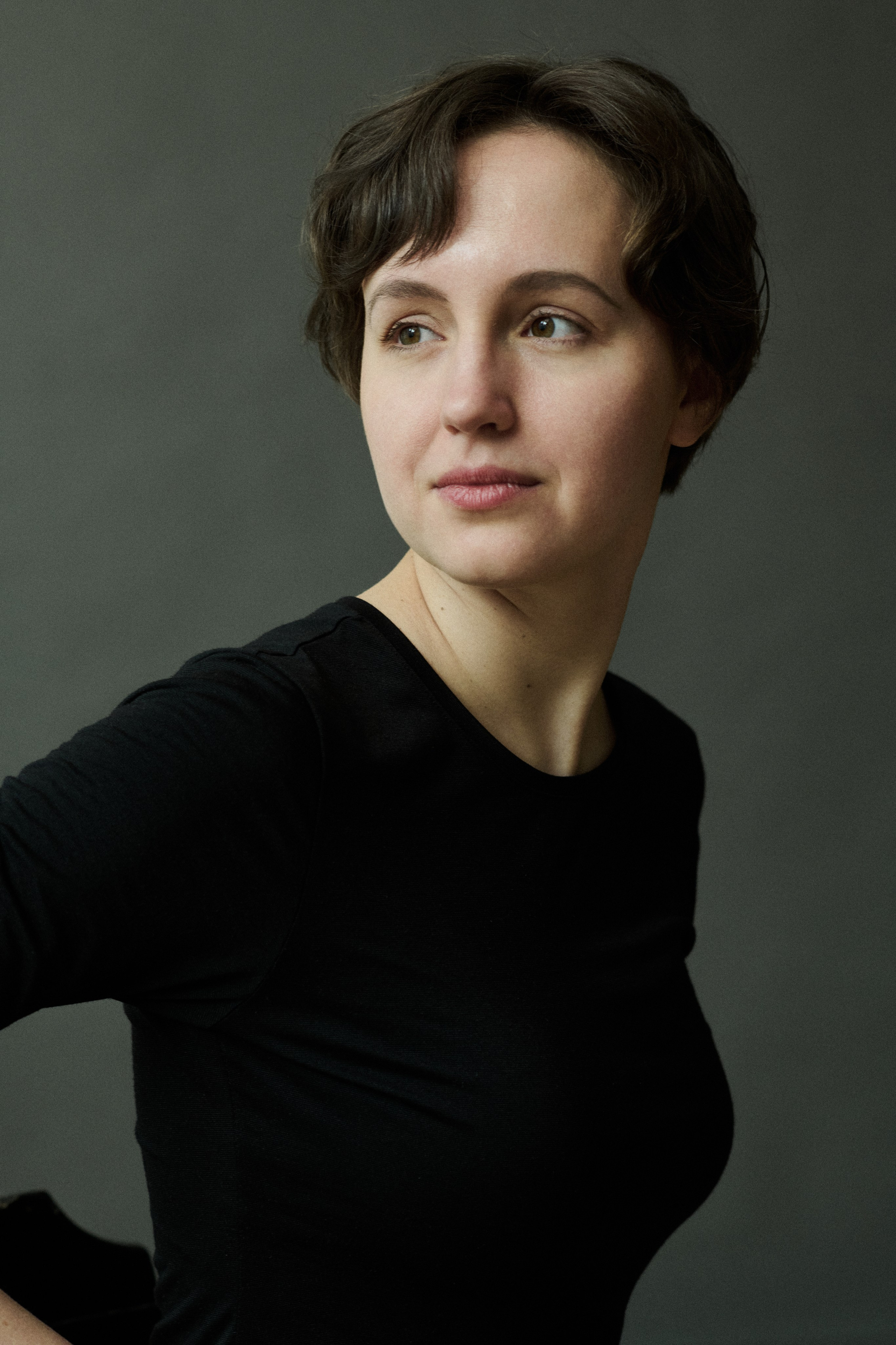 Artistic headshot portrait of landscape architect Nastya Kirichenko by Amsterdam photographer Victoria Ushkanova