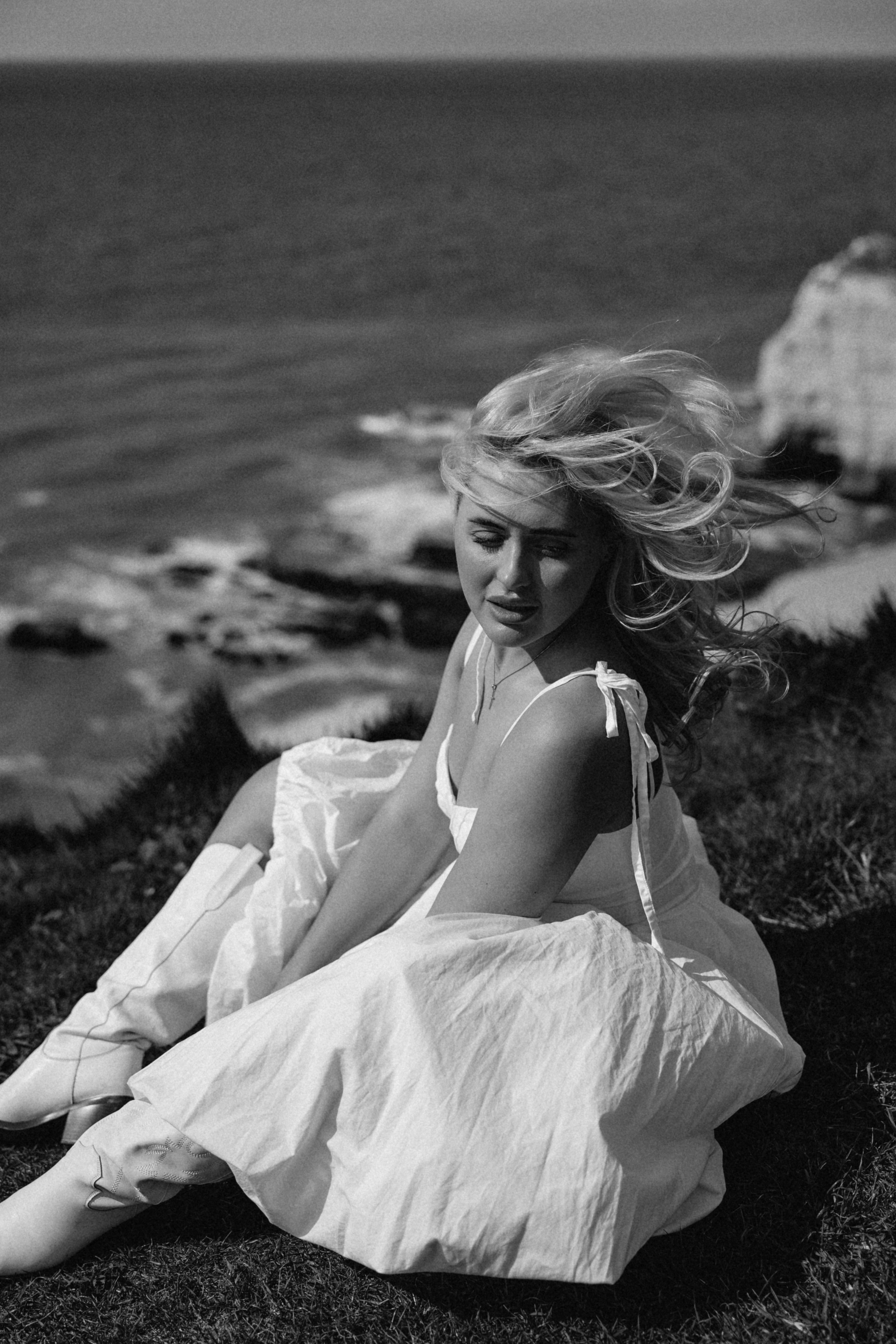 Photoshooting in Étretat from August 2025 to October 2026 — current prices and conditions. Photographer Khrystyna Voronova