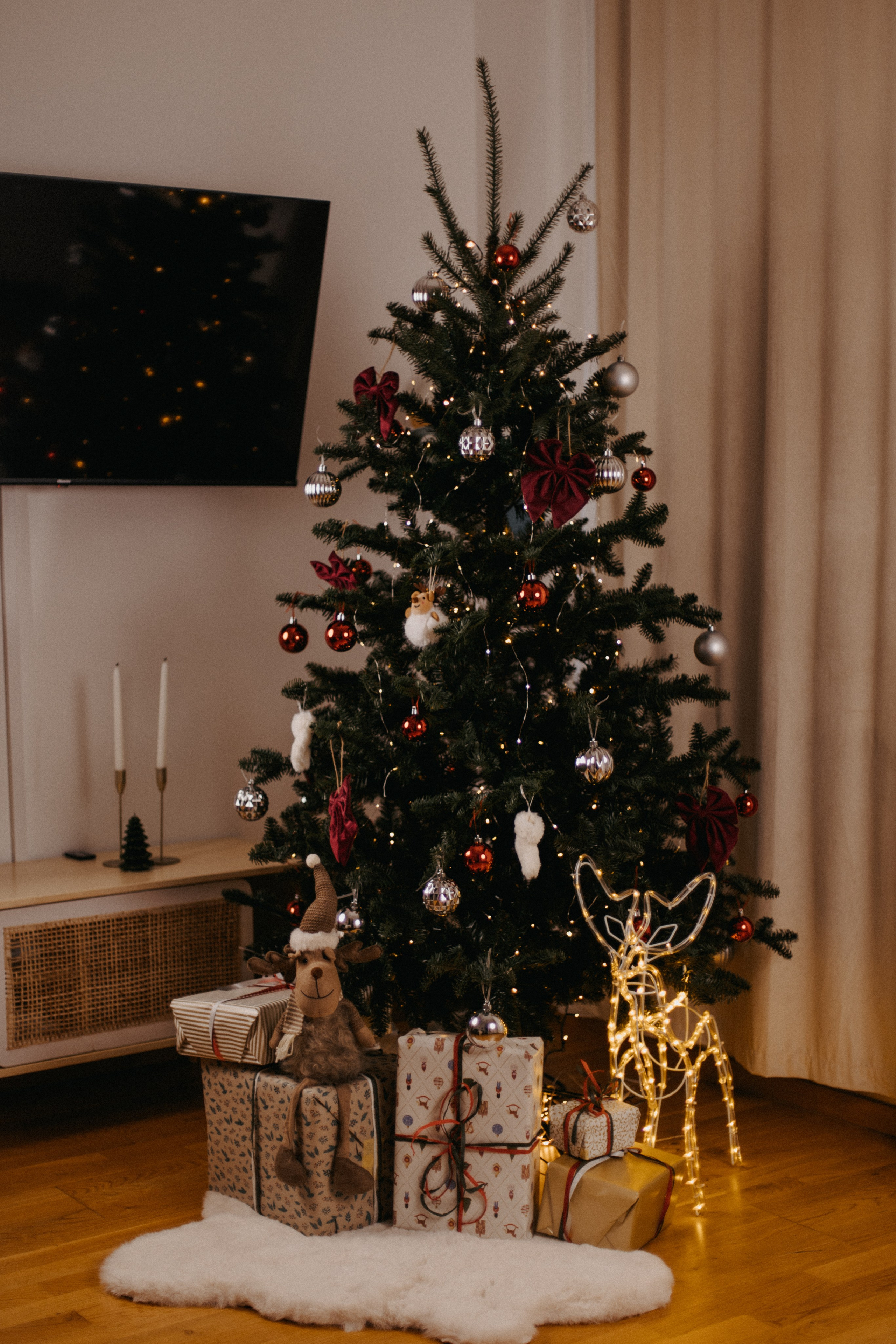 IDEEN FÜR KLEIDUNG FÜR EIN WEIHNACHTSFOTOSHOOTING. Фотограф Лейпциг