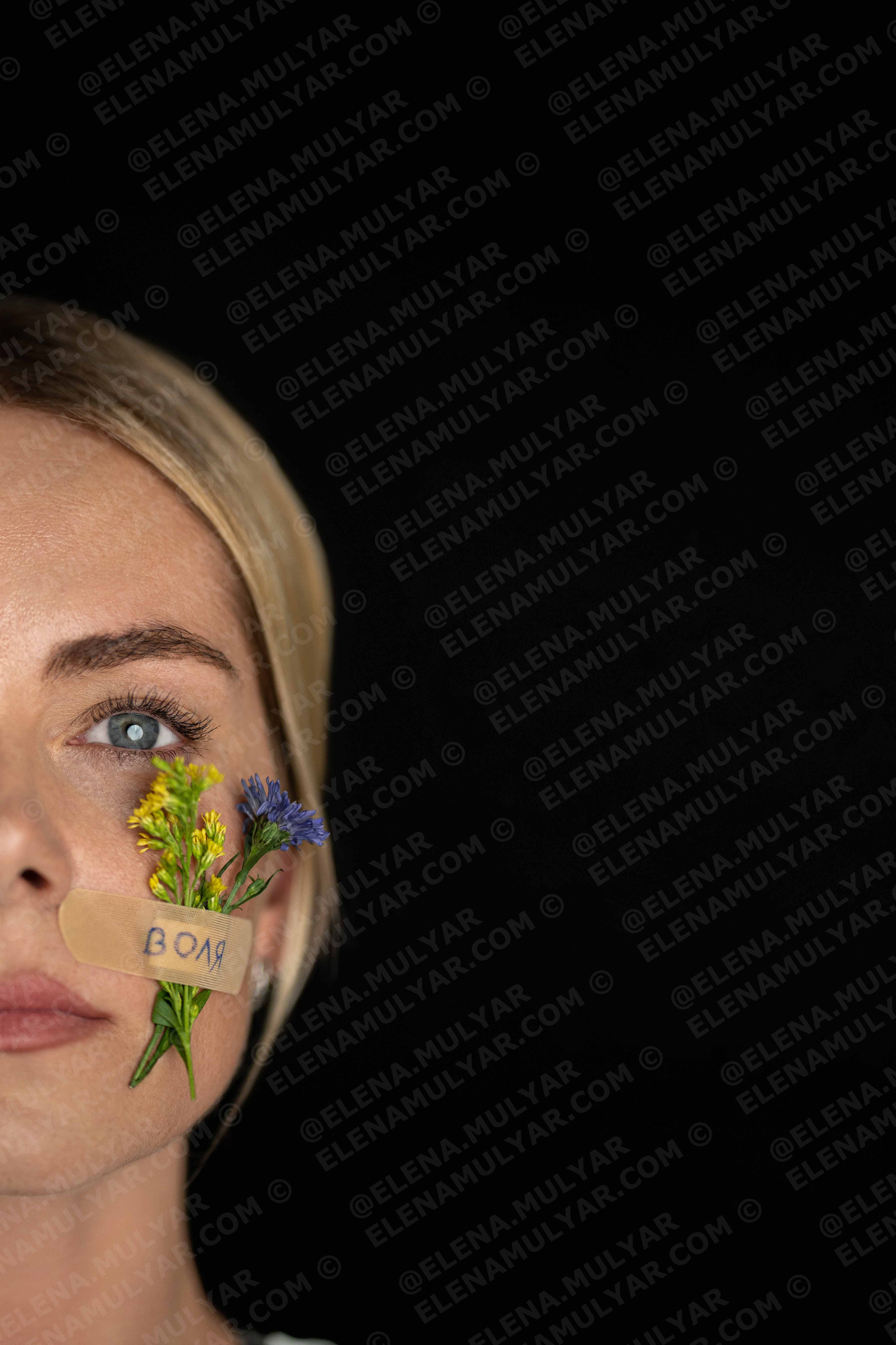 GALERIA BENEFICA 💛💙. Fotógrafo de bodas y familias en España, Málaga, Marbella