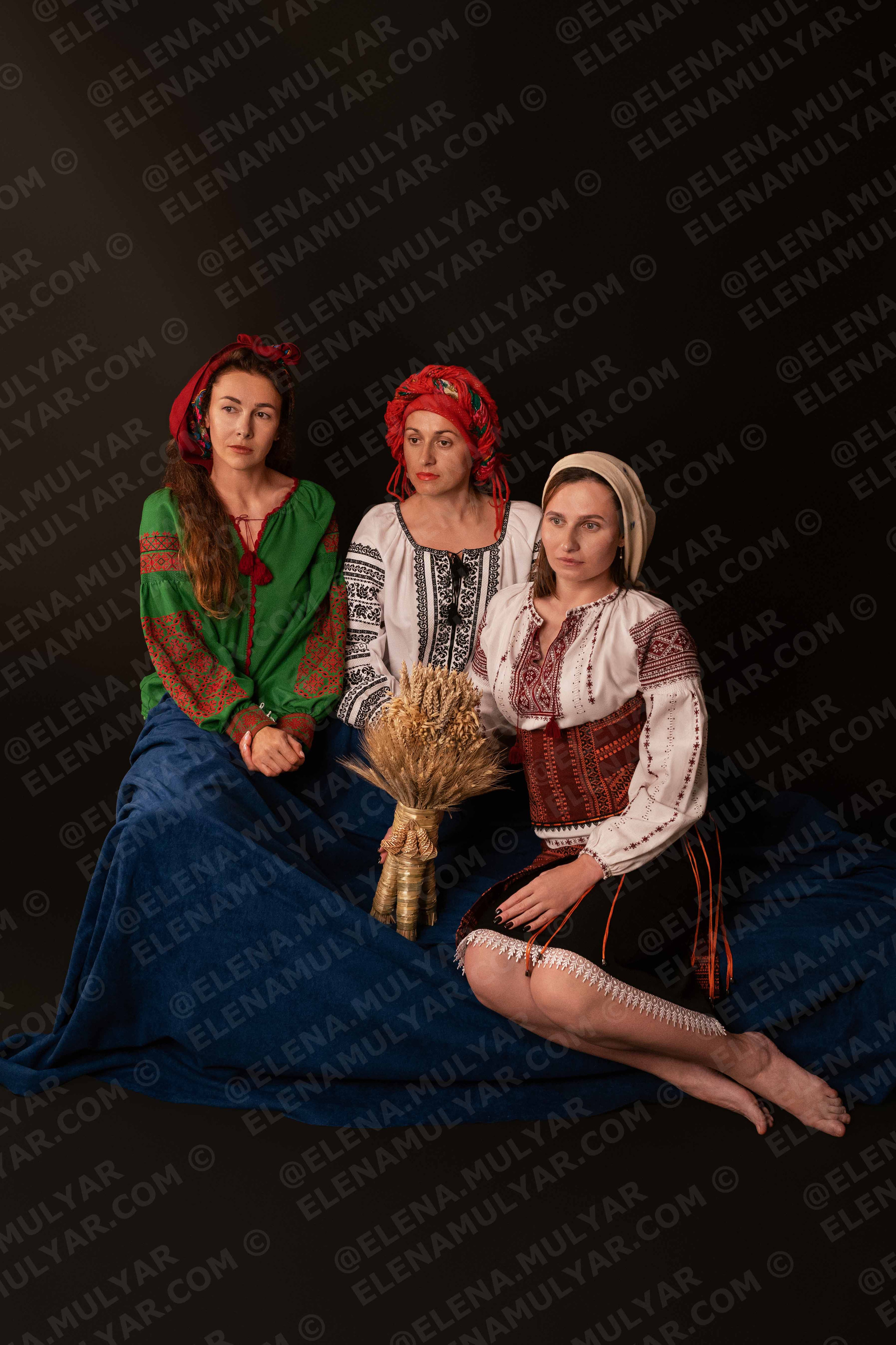 GALERIA BENEFICA 💛💙. Fotógrafo de bodas y familias en España, Málaga, Marbella