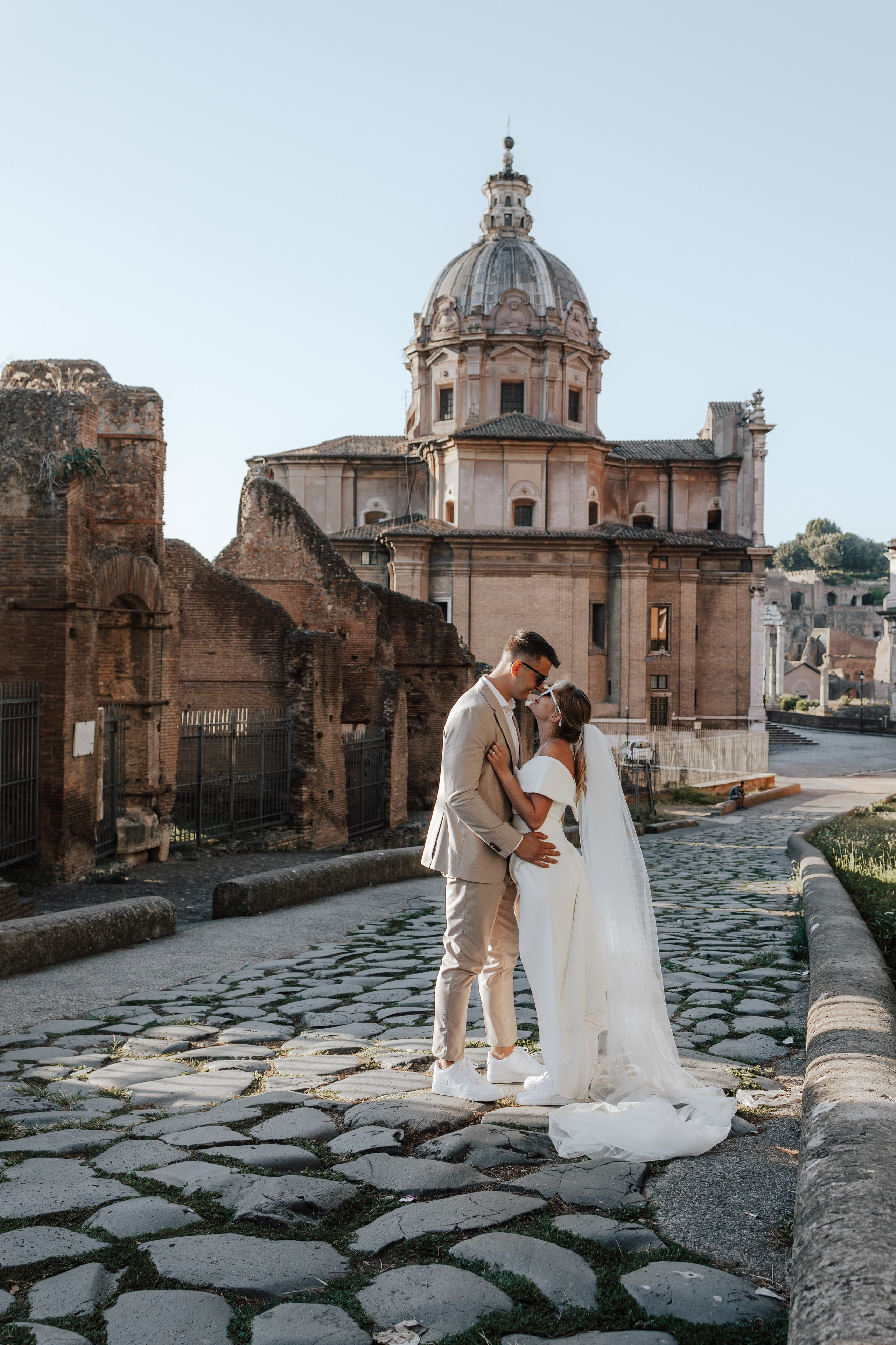 Rzym – pełen historii, ciepła i włoskiego temperamentu – stał się tłem dla wyjątkowej historii Klaudii i Michała 🤎. Fotograf Siedlce