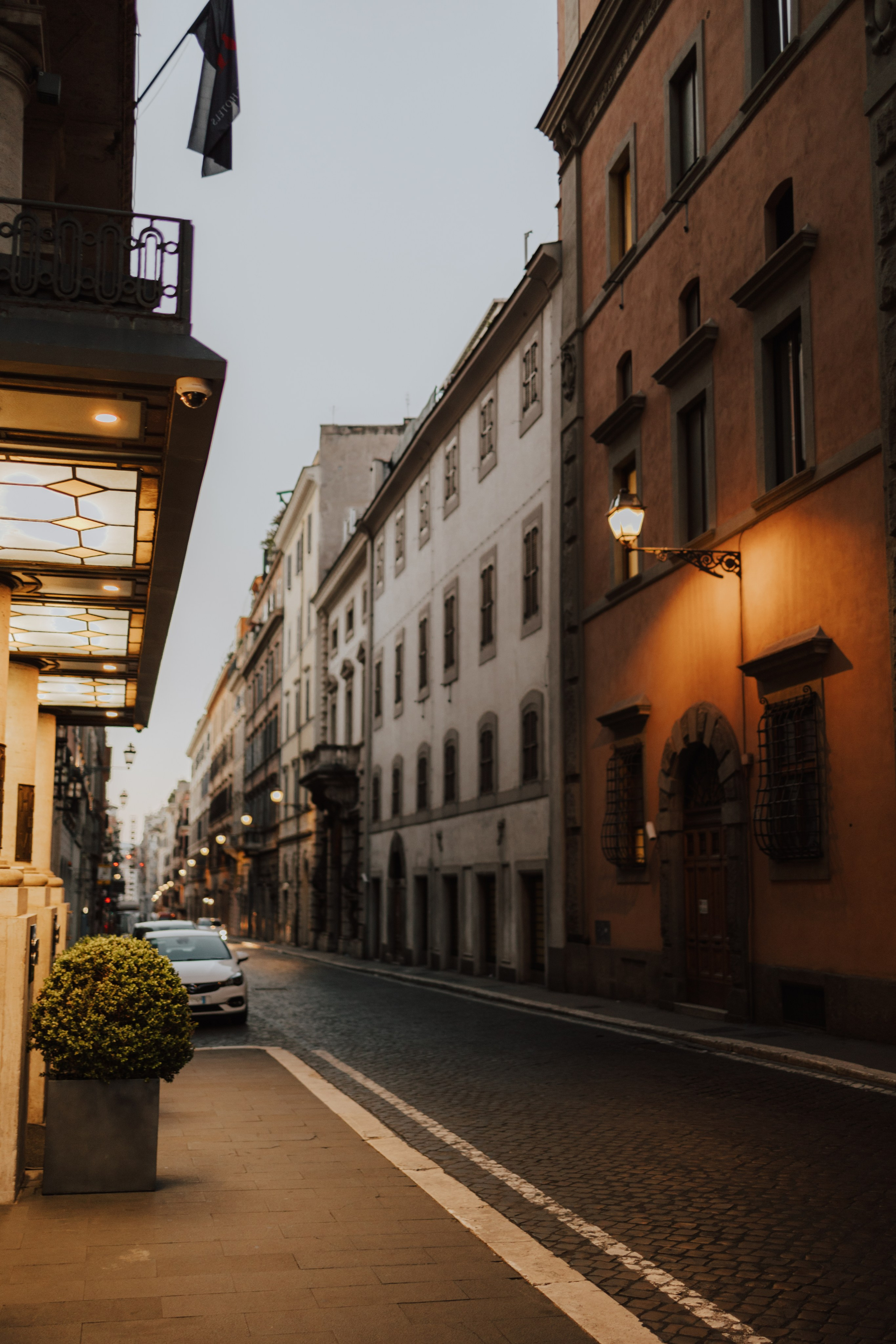 Rzym – pełen historii, ciepła i włoskiego temperamentu – stał się tłem dla wyjątkowej historii Klaudii i Michała 🤎. Fotograf Siedlce