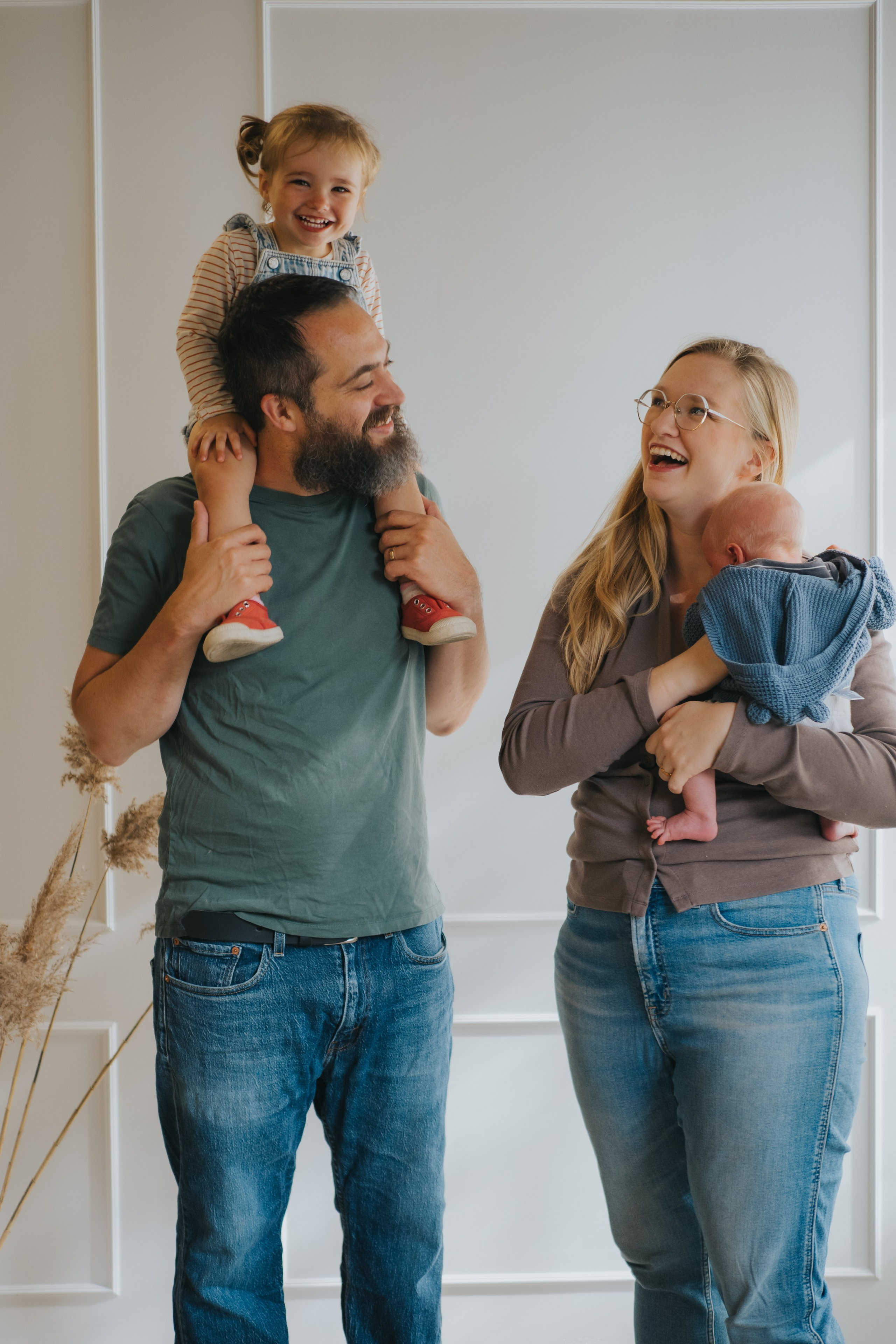 Your Montreal Newborn Session in studio — what to expect, what to bring and how to plan. Mimosa Studios — Maternity & Family Photographer in Montreal