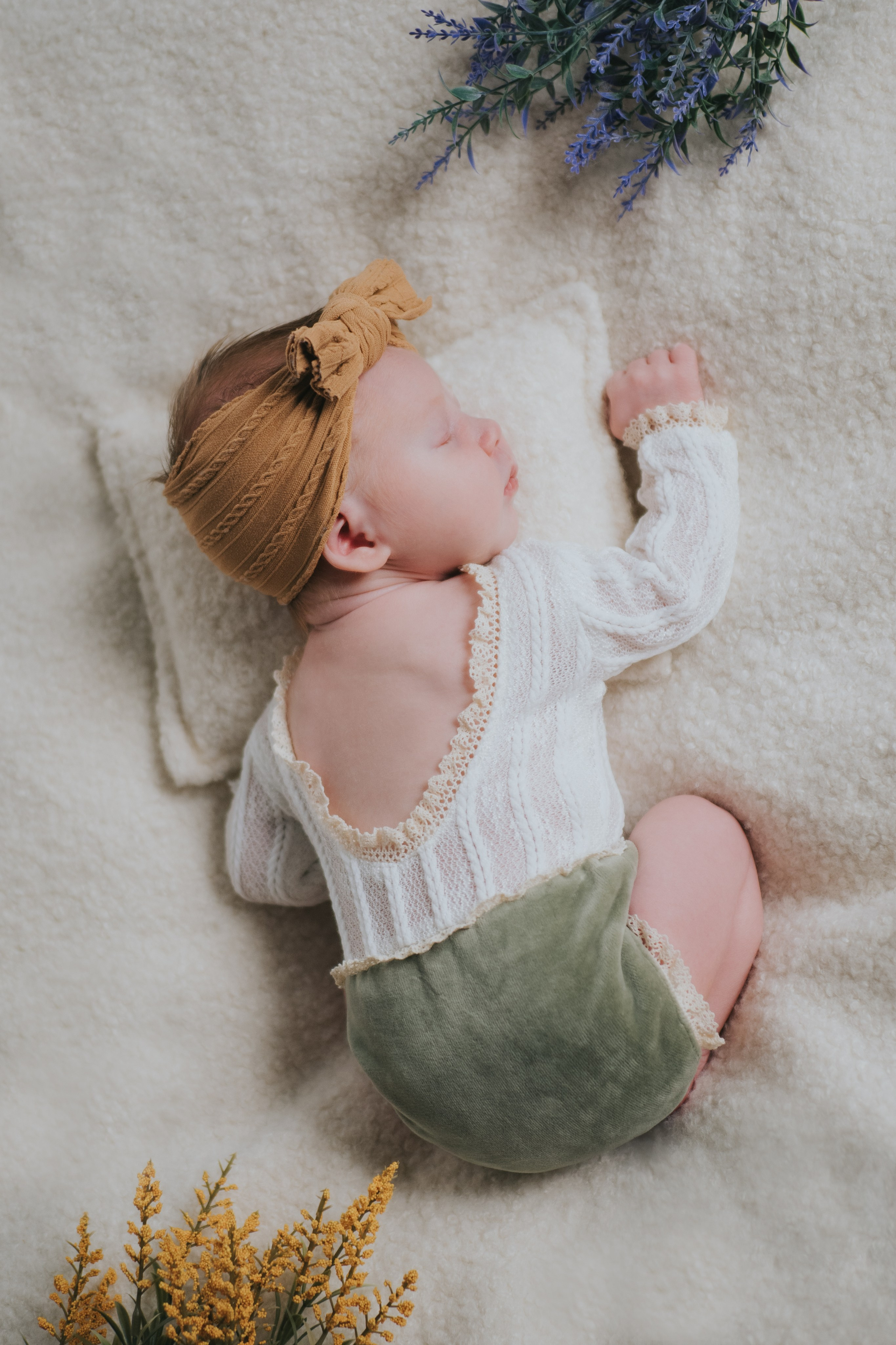 Your Montreal in-home Newborn Session  — what to expect, how to prepare and what to take in consideration. Mimosa Studios — Motherhood & Family Photographer in Montreal
