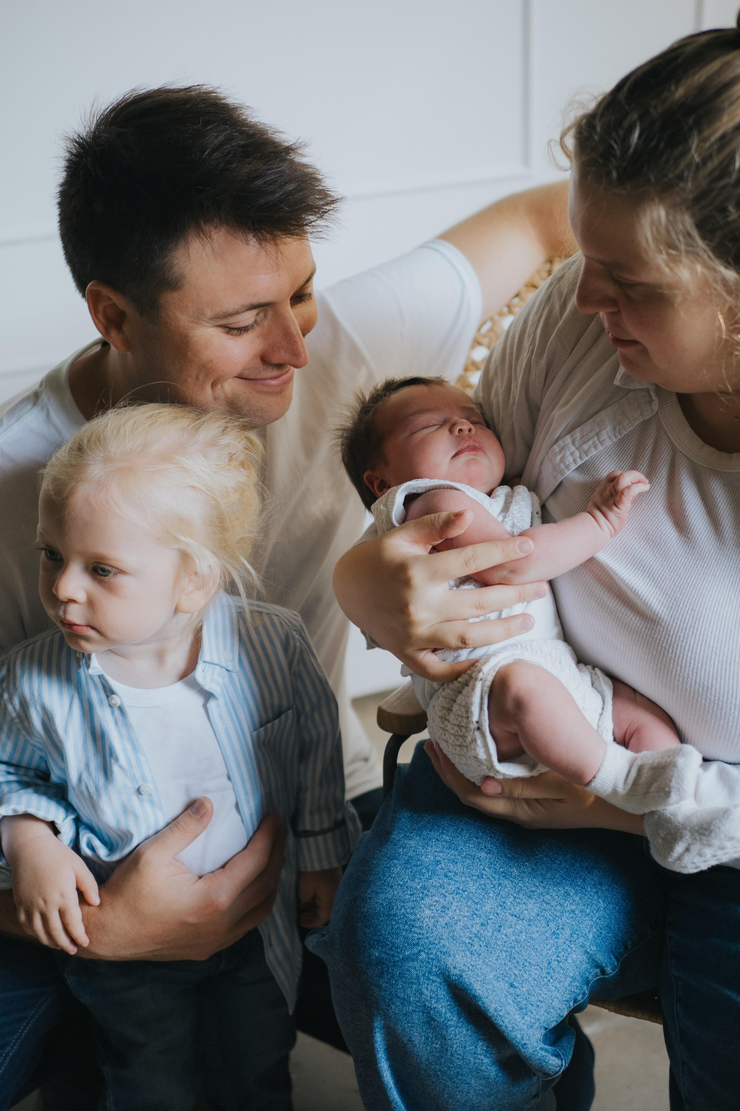 Your Montreal in-home Newborn Session  — what to expect, how to prepare and what to take in consideration. Mimosa Studios — Motherhood & Family Photographer in Montreal