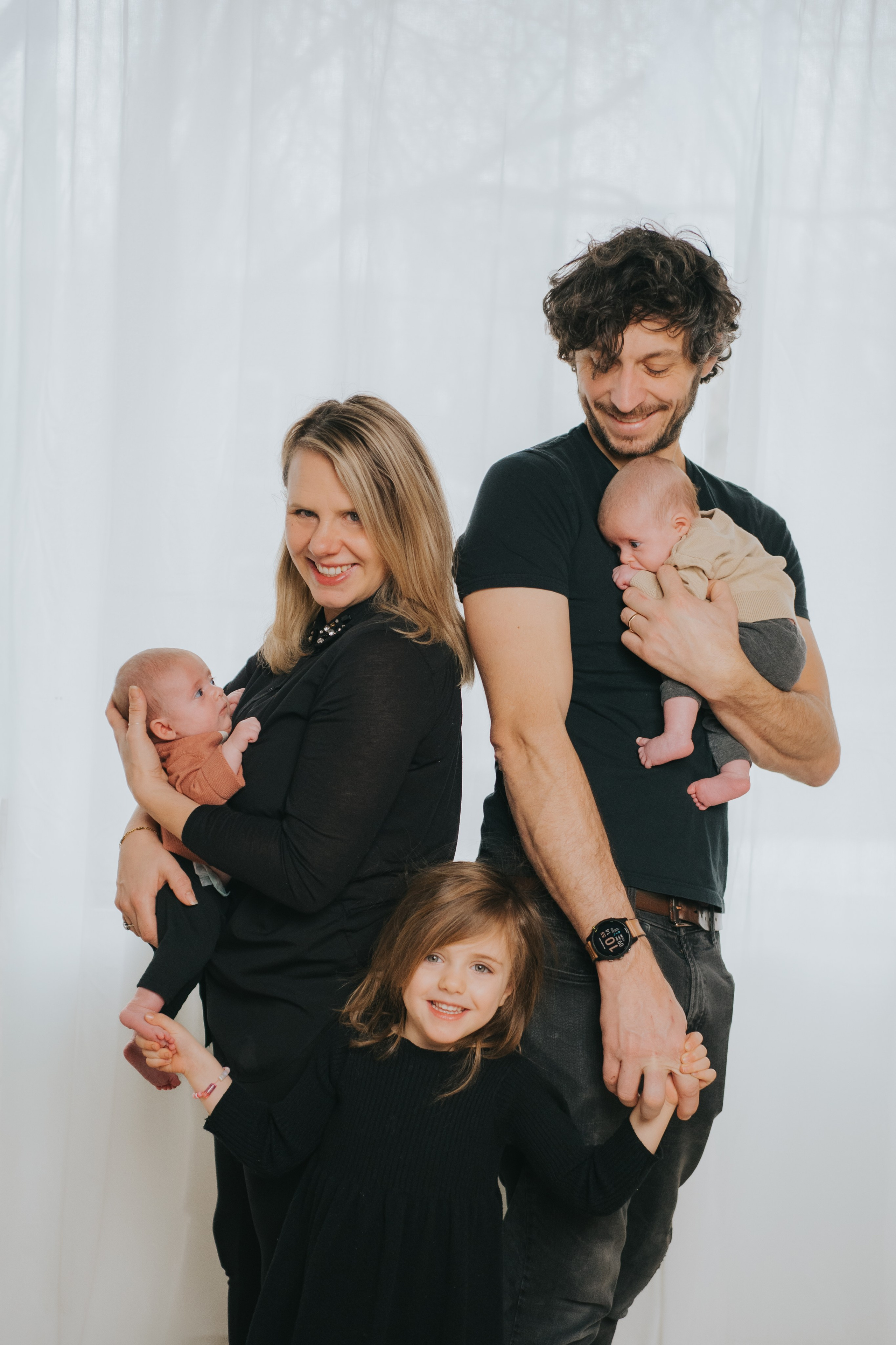 Your Montreal Newborn Session in studio — what to expect, what to bring and how to plan. Mimosa Studios — Maternity & Family Photographer in Montreal