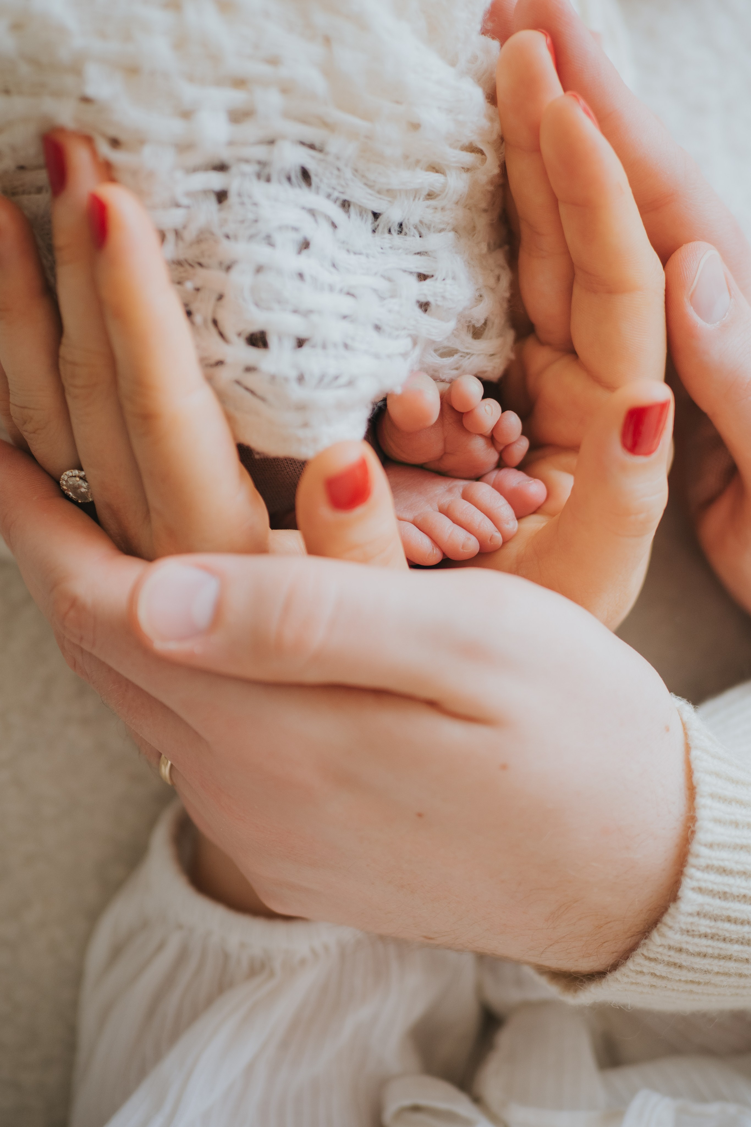 Your Montreal Newborn Session in studio — what to expect, what to bring and how to plan. Mimosa Studios — Maternity & Family Photographer in Montreal