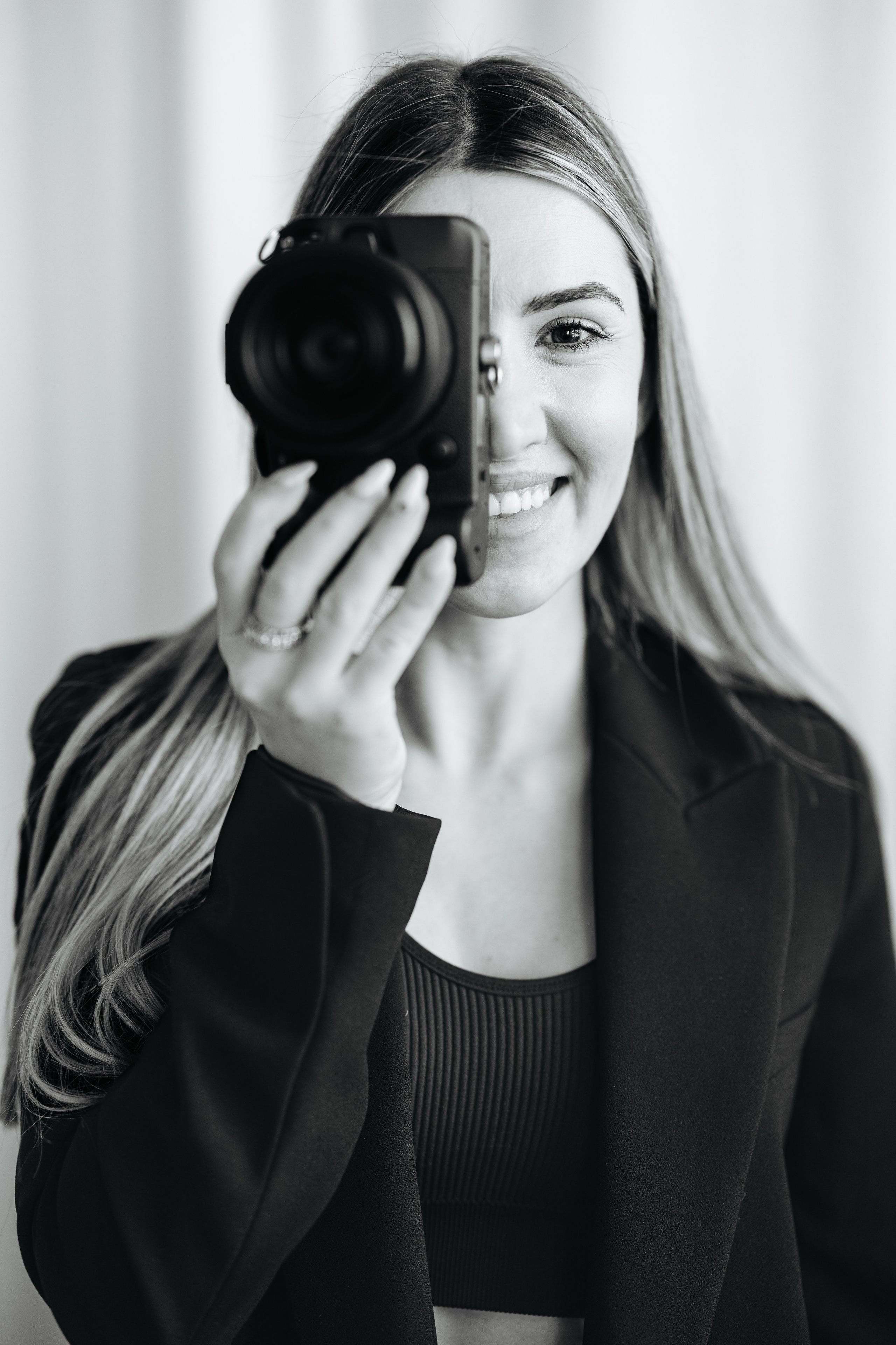 ABOUT ME. Wedding Photographer Editorial Storytelling Cluj, Romania & Europe|Lore Photography